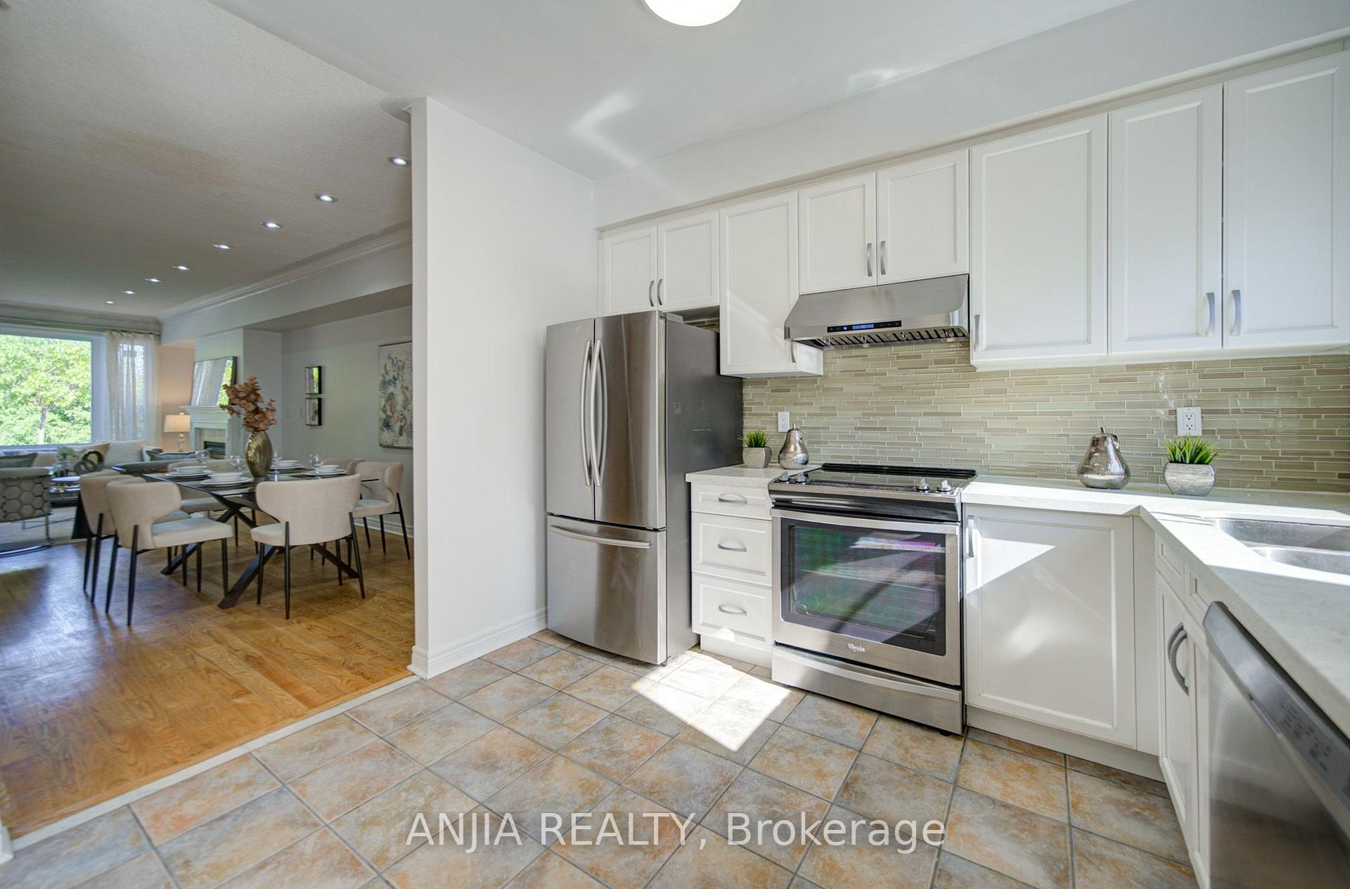 Photo 16 of 44 Pond Drive, Markham, Commerce Valley — HOMEH