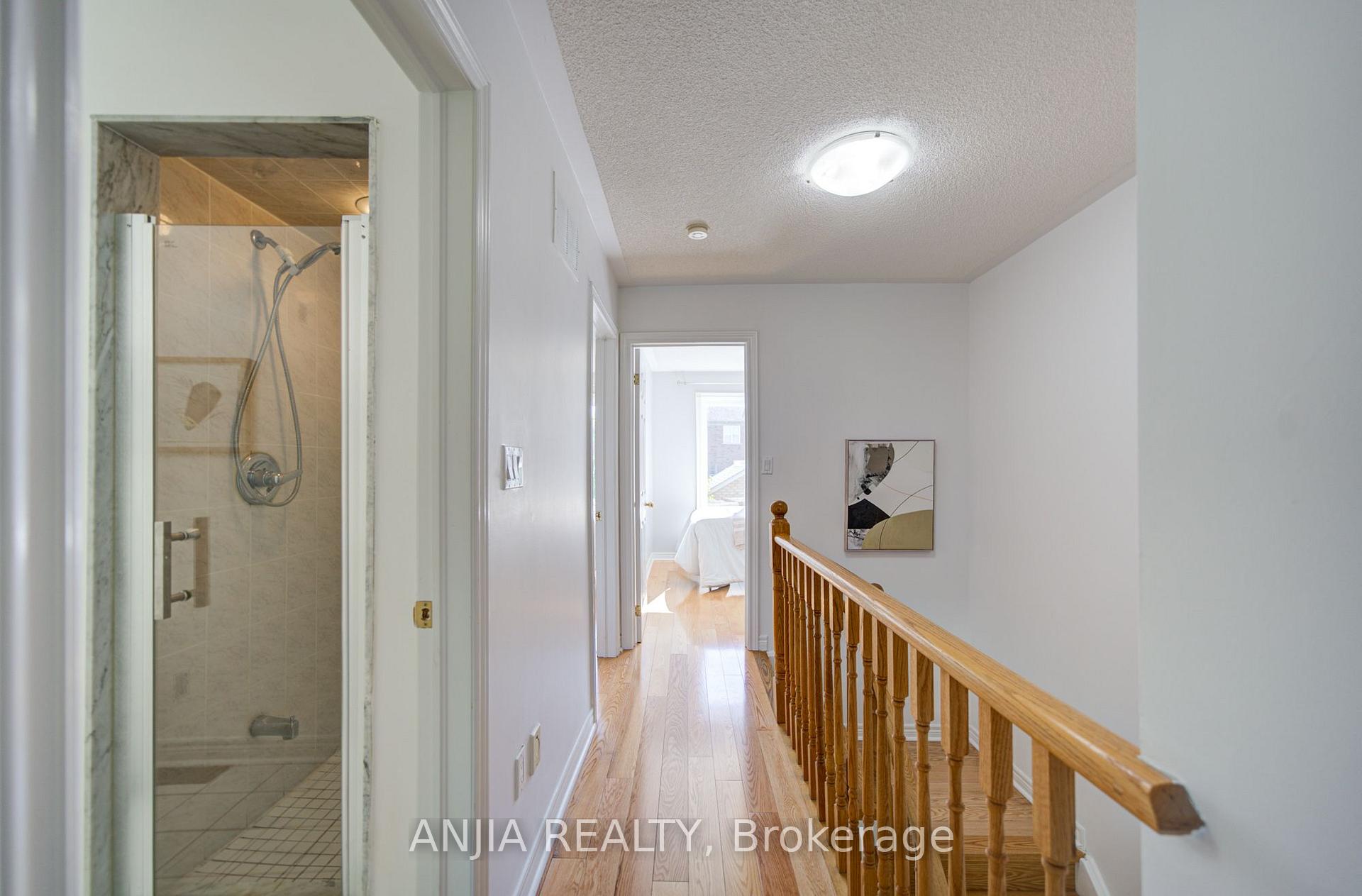 Photo 20 of 44 Pond Drive, Markham, Commerce Valley — HOMEH