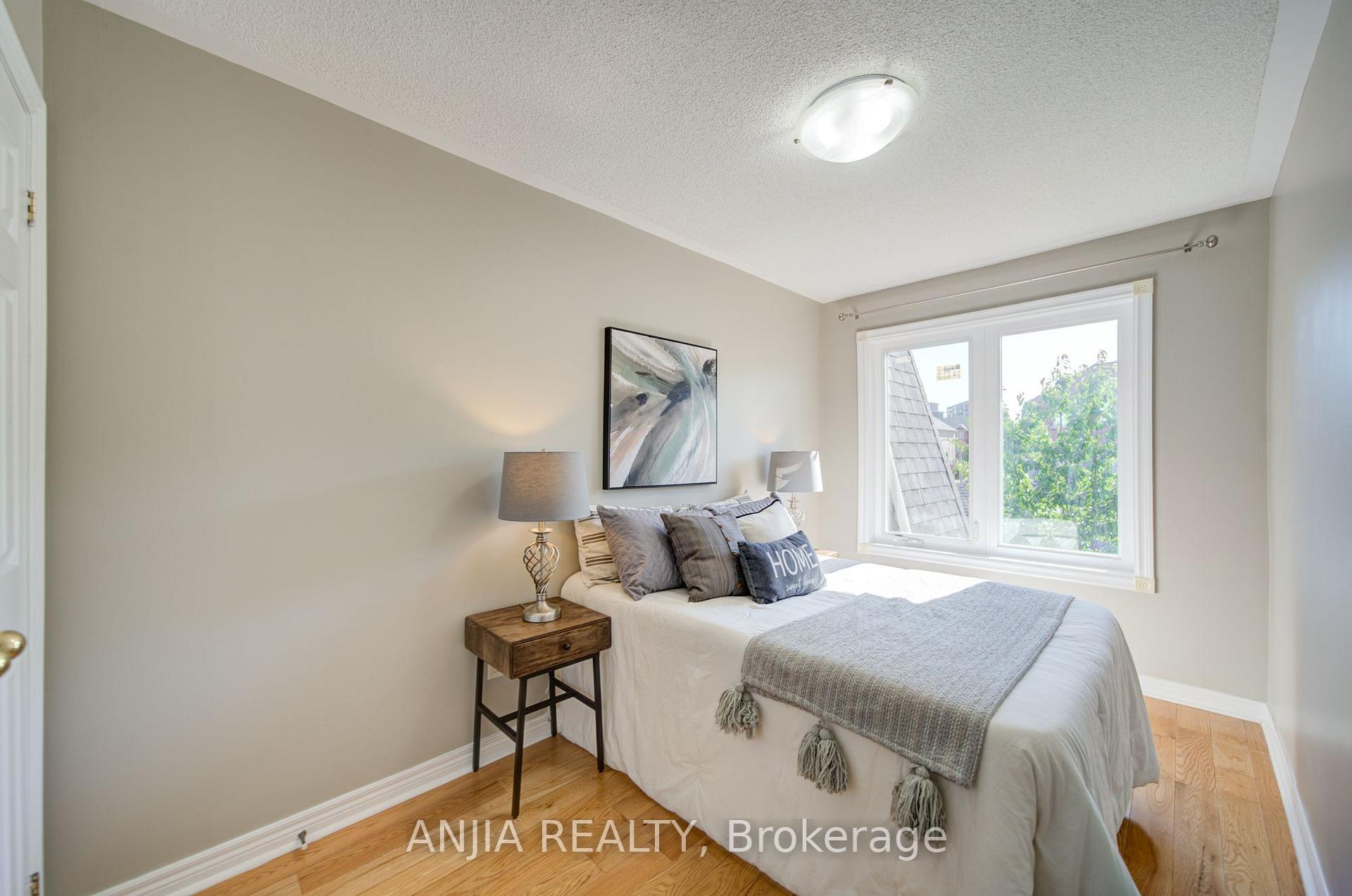 Photo 24 of 44 Pond Drive, Markham, Commerce Valley — HOMEH