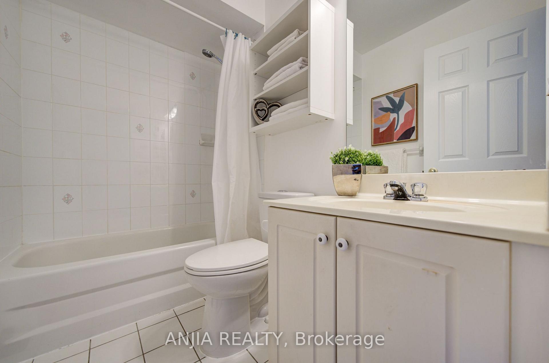 Photo 28 of 44 Pond Drive, Markham, Commerce Valley — HOMEH