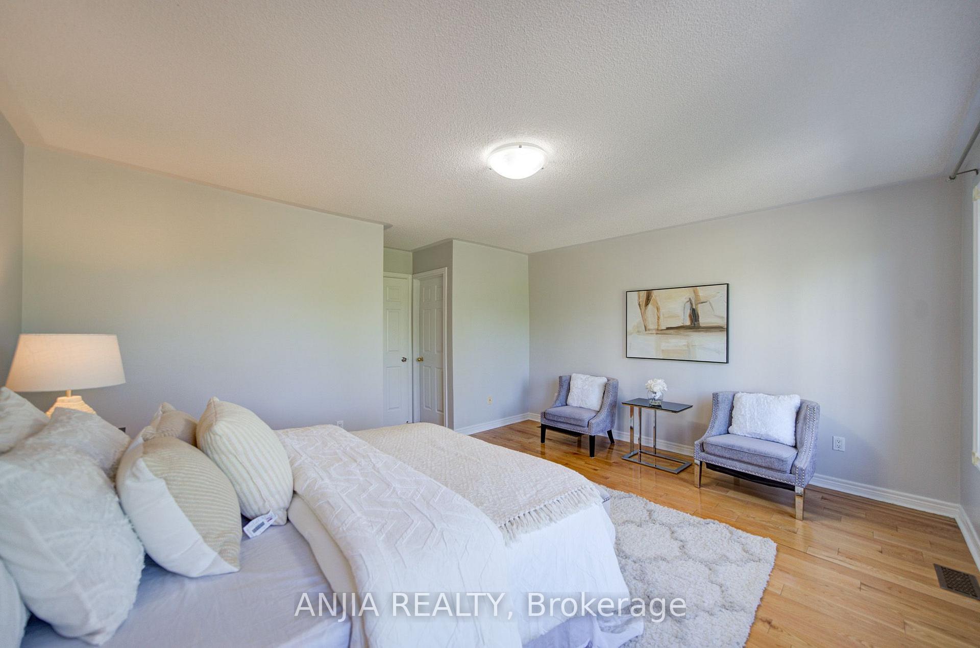 Photo 32 of 44 Pond Drive, Markham, Commerce Valley — HOMEH