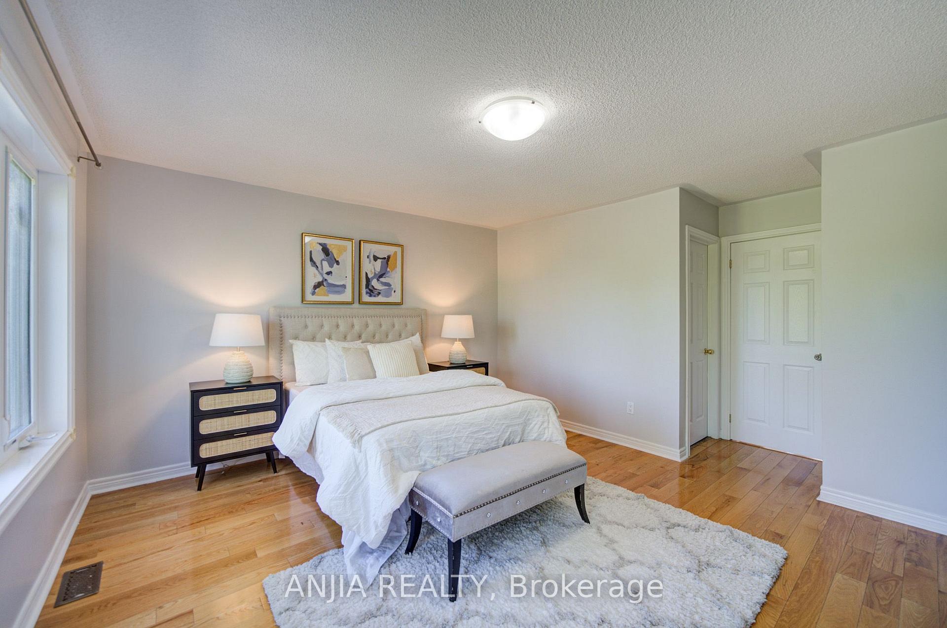 Photo 33 of 44 Pond Drive, Markham, Commerce Valley — HOMEH