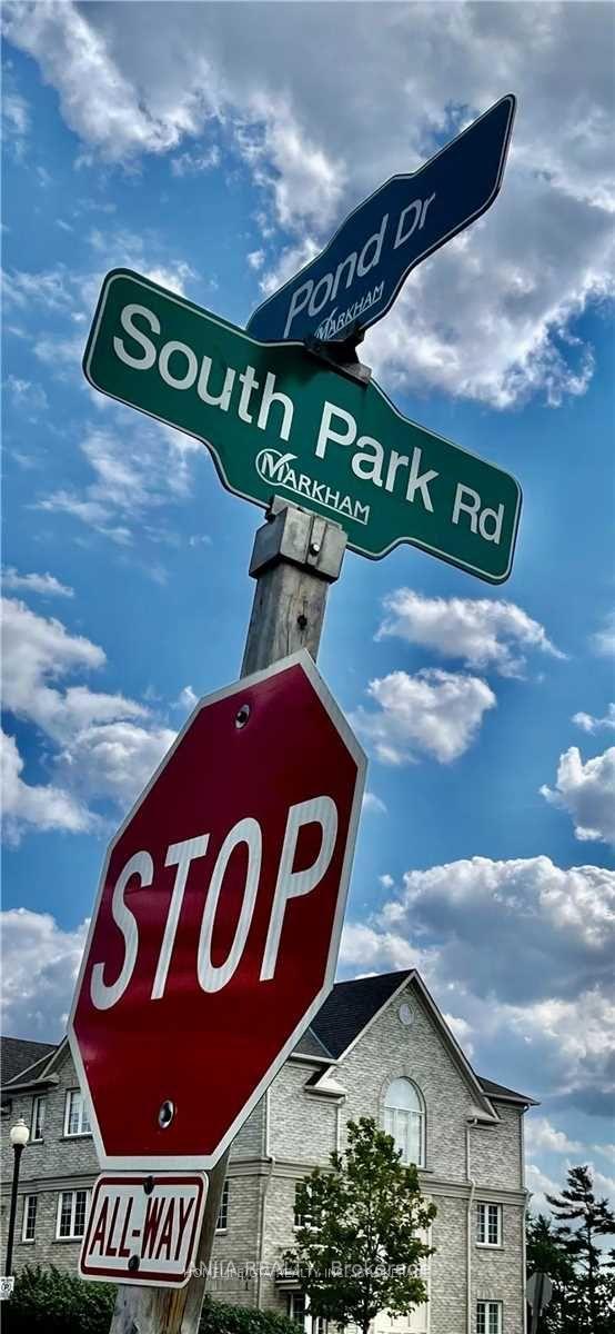 Photo 42 of 44 Pond Drive, Markham, Commerce Valley — HOMEH