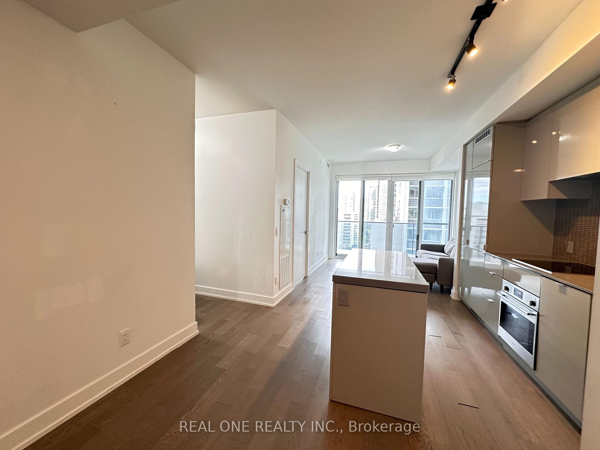 Photo 4 of Unit 1606, 7 Grenville Street, Toronto, Bay Street Corridor — HOMEH