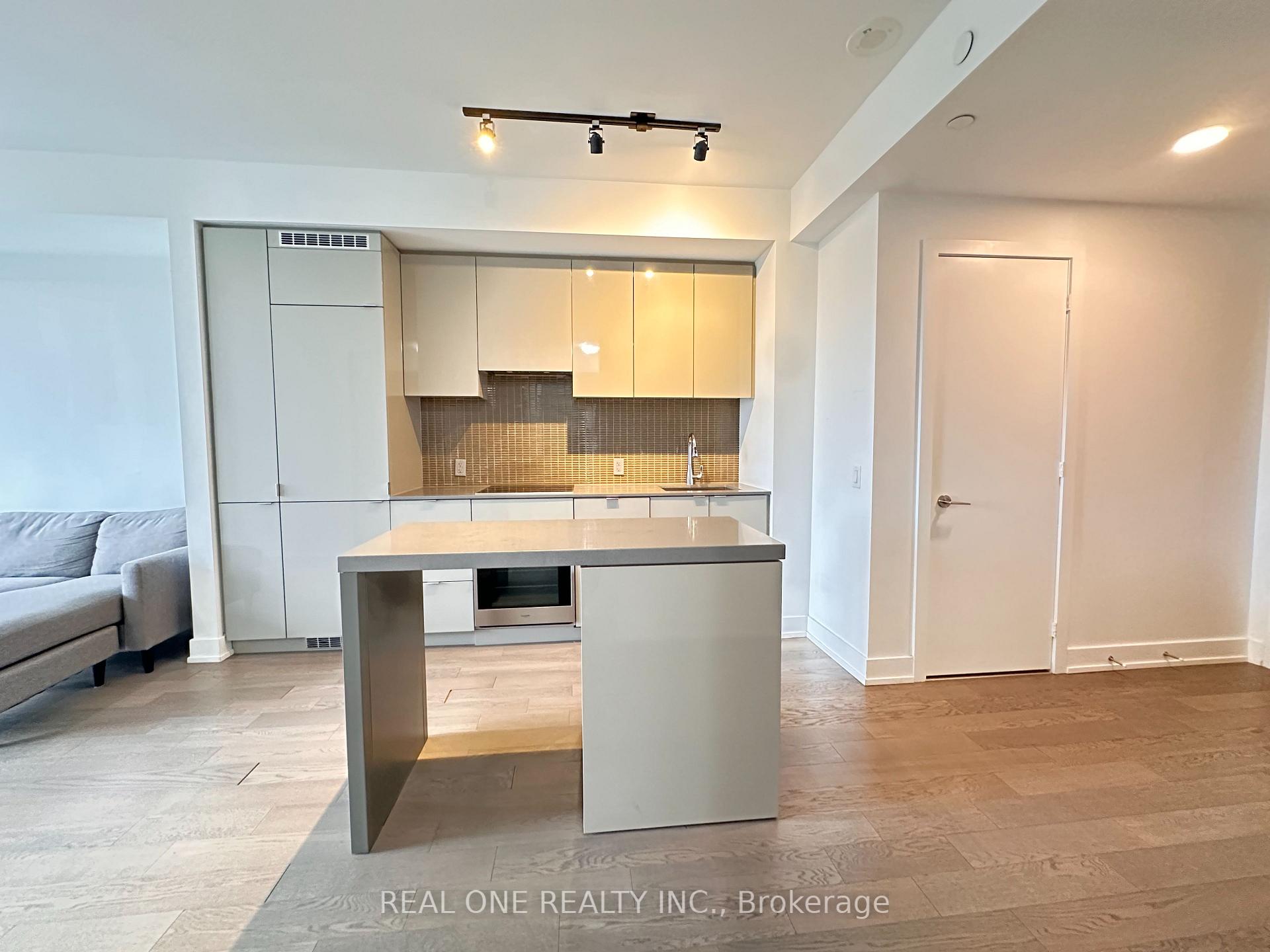 Photo 6 of Unit 1606, 7 Grenville Street, Toronto, Bay Street Corridor — HOMEH