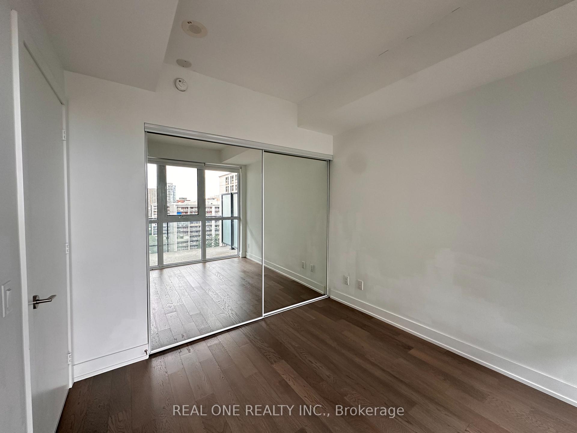Photo 9 of Unit 1606, 7 Grenville Street, Toronto, Bay Street Corridor — HOMEH