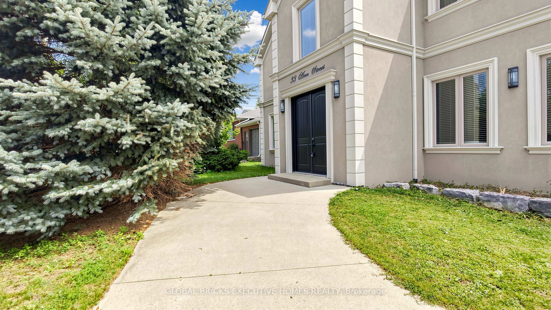 Photo 1 of 33 Ann Street, Halton Hills, Georgetown — HOMEH
