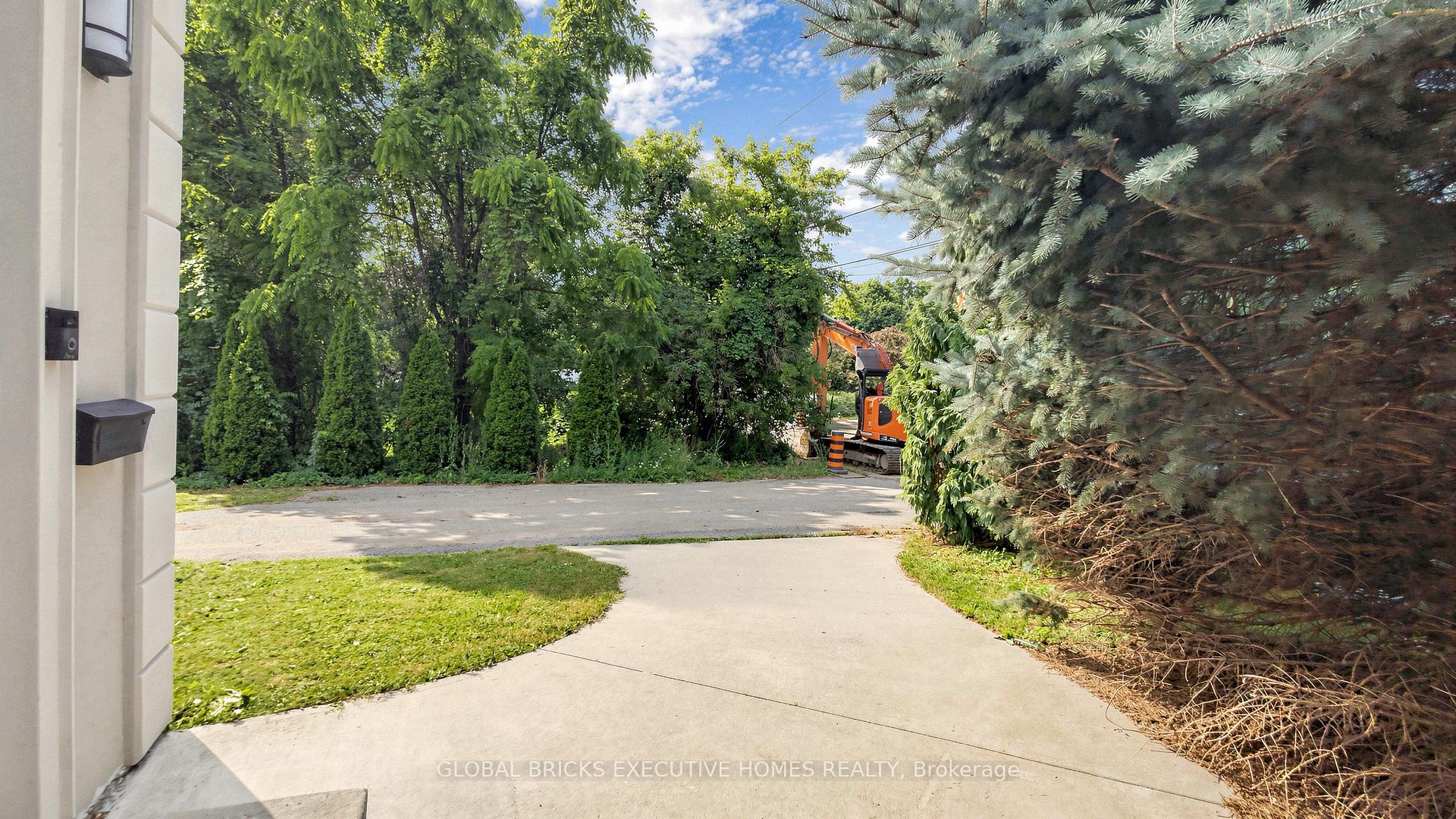 Photo 2 of 33 Ann Street, Halton Hills, Georgetown — HOMEH