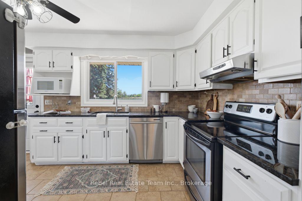 Photo 17 of 615 Hamilton Road, Quinte West, Sidney Ward — HOMEH