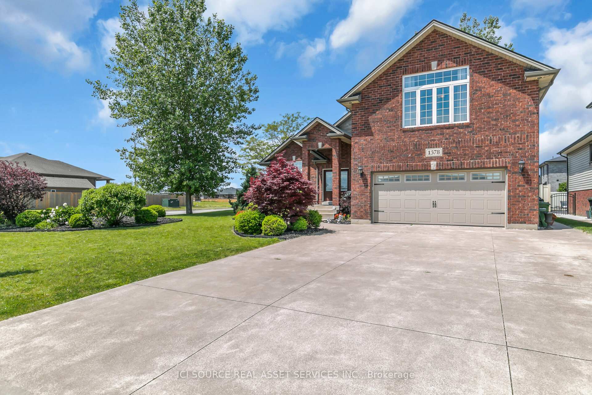 Photo 4 of 1378 Traditional Trail, Lakeshore — HOMEH