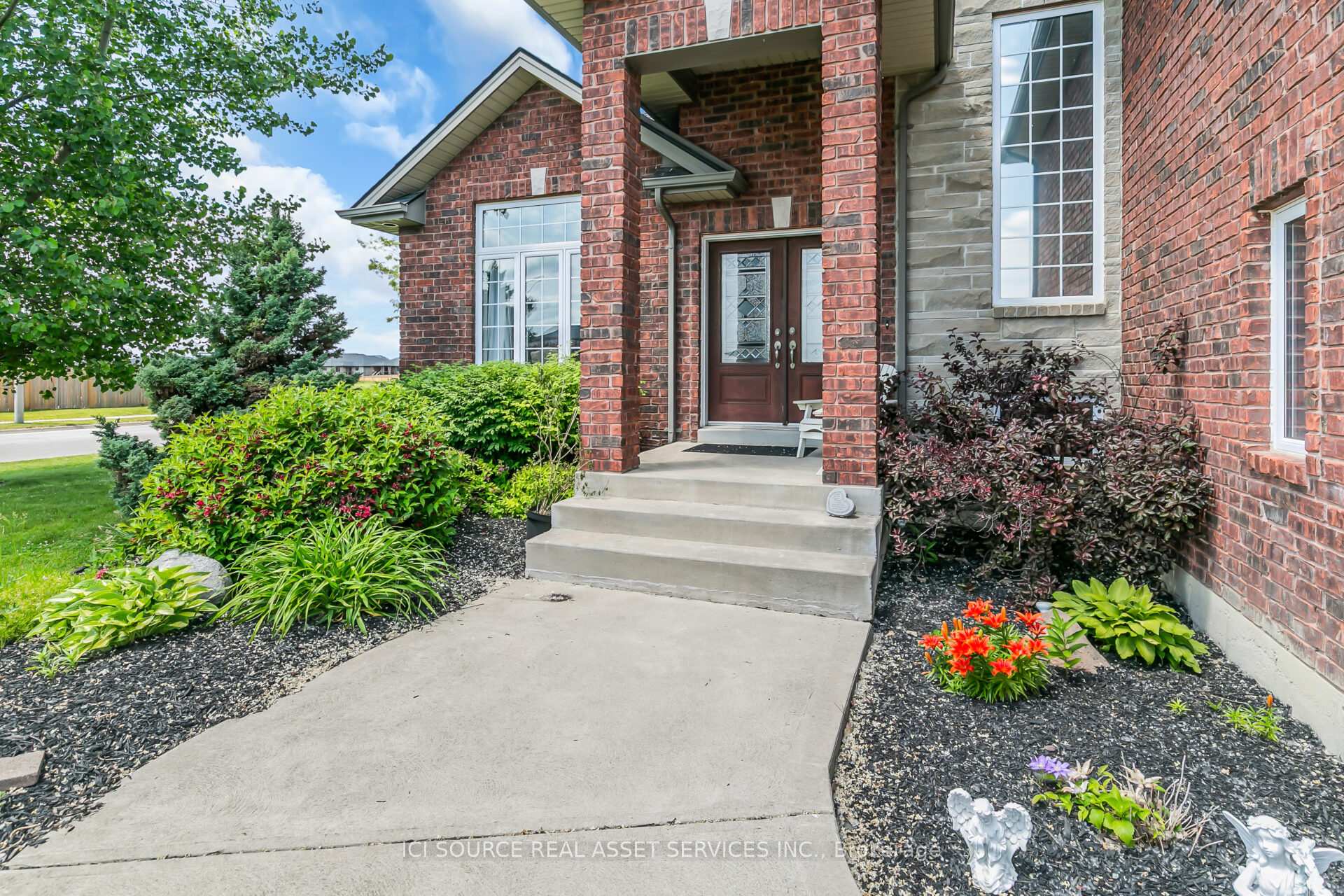 Photo 5 of 1378 Traditional Trail, Lakeshore — HOMEH