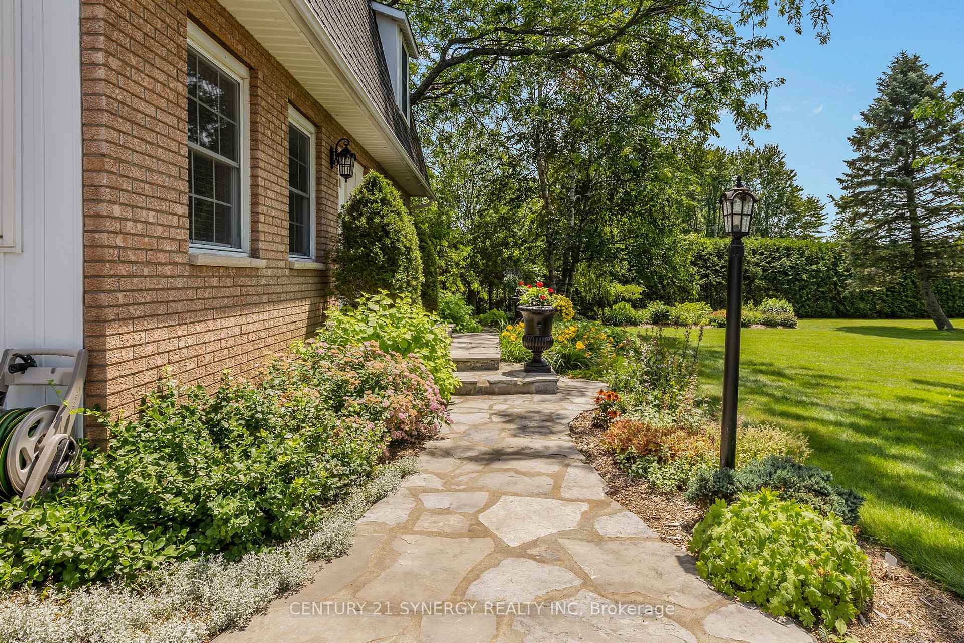 Photo 3 of 183 Hamilton Road, Russell, Russell Twp — HOMEH
