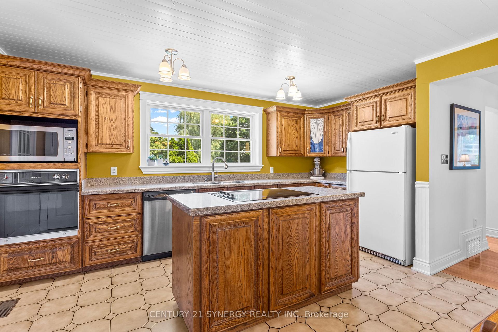 Photo 5 of 183 Hamilton Road, Russell, Russell Twp — HOMEH