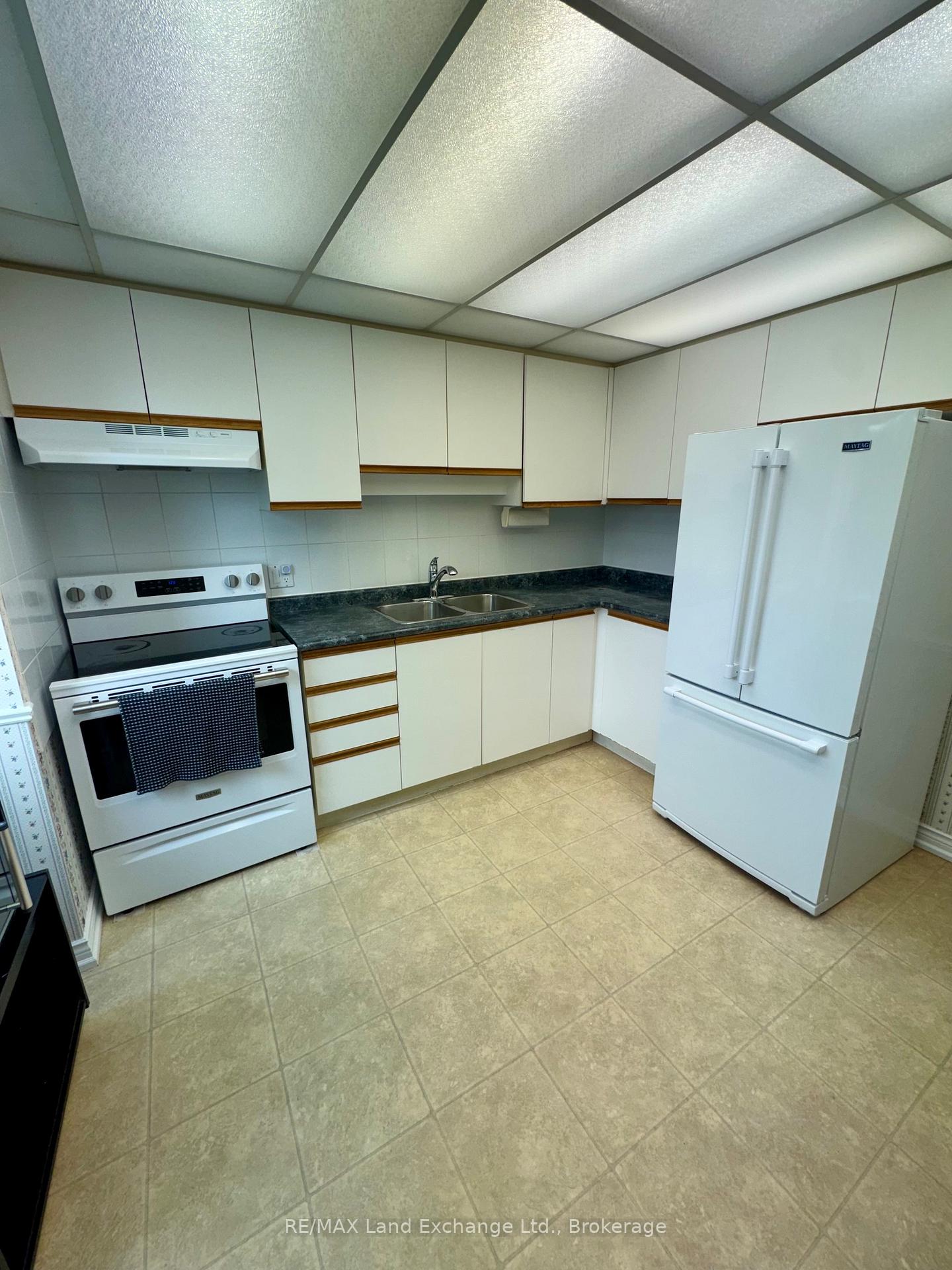 Photo 4 of Unit 31, 31 Philip Place, Kincardine — HOMEH