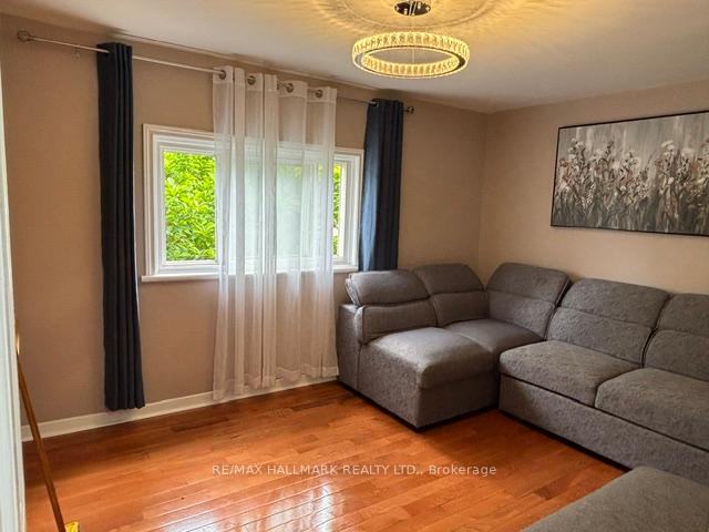 Photo 10 of Unit Upper, 33 Salem Avenue, Toronto, Dovercourt-Wallace Emerson-Junction — HOMEH