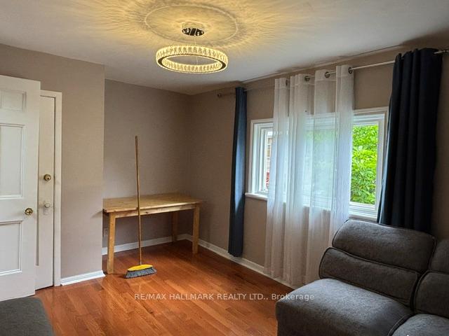 Photo 11 of Unit Upper, 33 Salem Avenue, Toronto, Dovercourt-Wallace Emerson-Junction — HOMEH