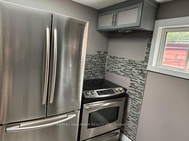 Photo 13 of Unit Upper, 33 Salem Avenue, Toronto, Dovercourt-Wallace Emerson-Junction — HOMEH