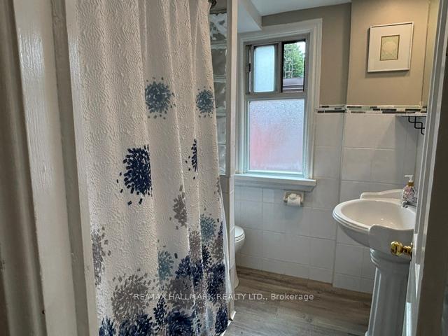 Photo 15 of Unit Upper, 33 Salem Avenue, Toronto, Dovercourt-Wallace Emerson-Junction — HOMEH
