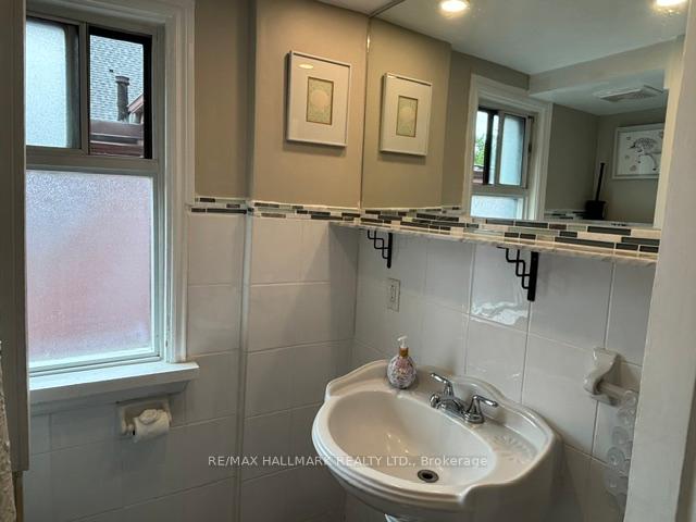 Photo 16 of Unit Upper, 33 Salem Avenue, Toronto, Dovercourt-Wallace Emerson-Junction — HOMEH