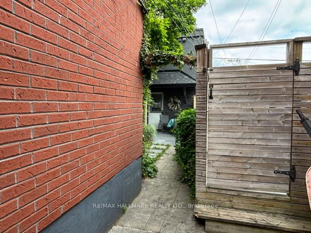Photo 18 of Unit Upper, 33 Salem Avenue, Toronto, Dovercourt-Wallace Emerson-Junction — HOMEH