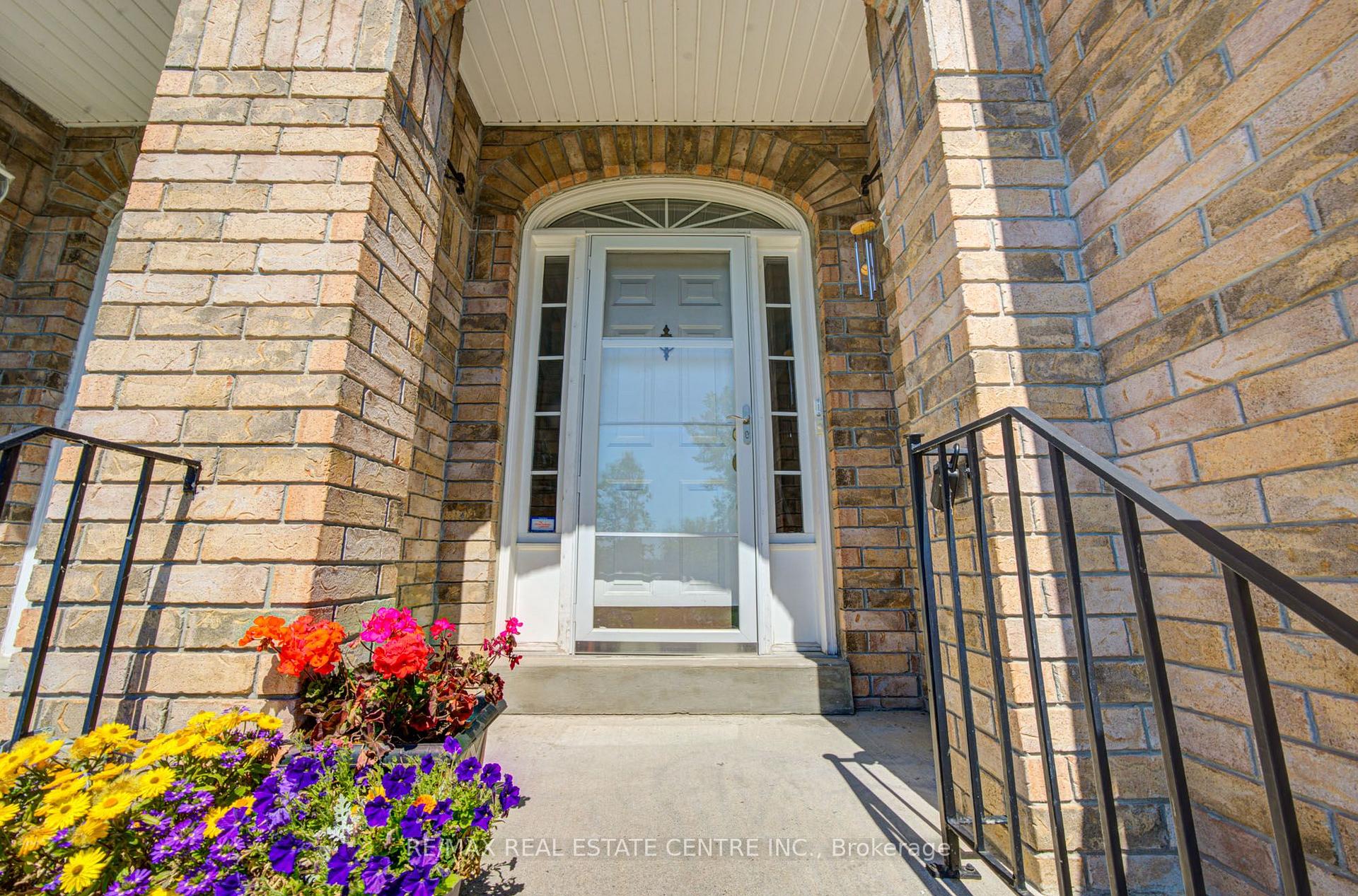 Photo 2 of 22 Lakeridge Drive, Scarborough, Centennial Scarborough — HOMEH