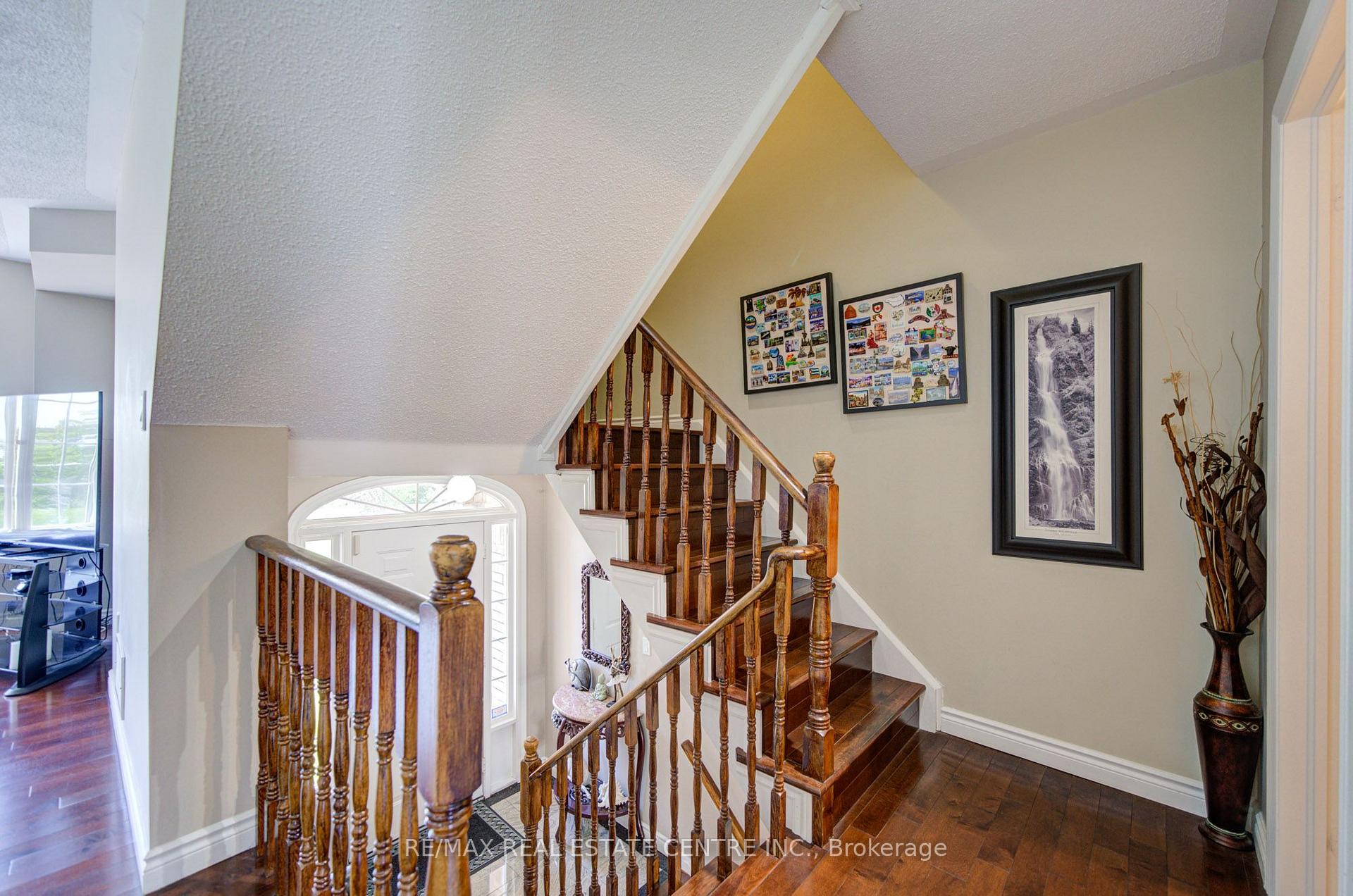 Photo 13 of 22 Lakeridge Drive, Scarborough, Centennial Scarborough — HOMEH