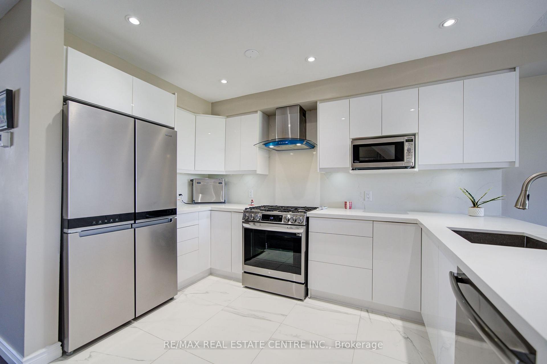 Photo 16 of 22 Lakeridge Drive, Scarborough, Centennial Scarborough — HOMEH