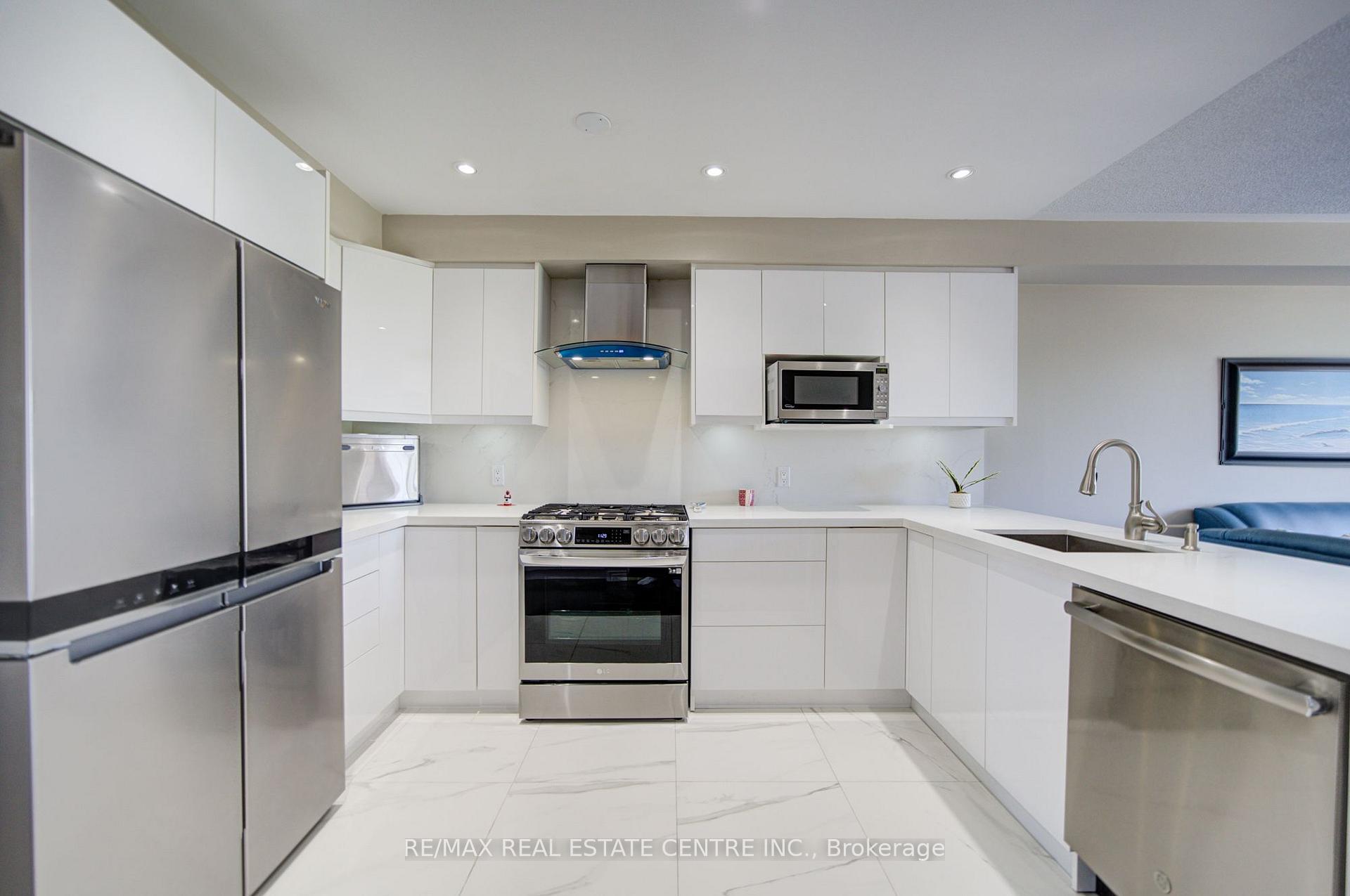 Photo 17 of 22 Lakeridge Drive, Scarborough, Centennial Scarborough — HOMEH