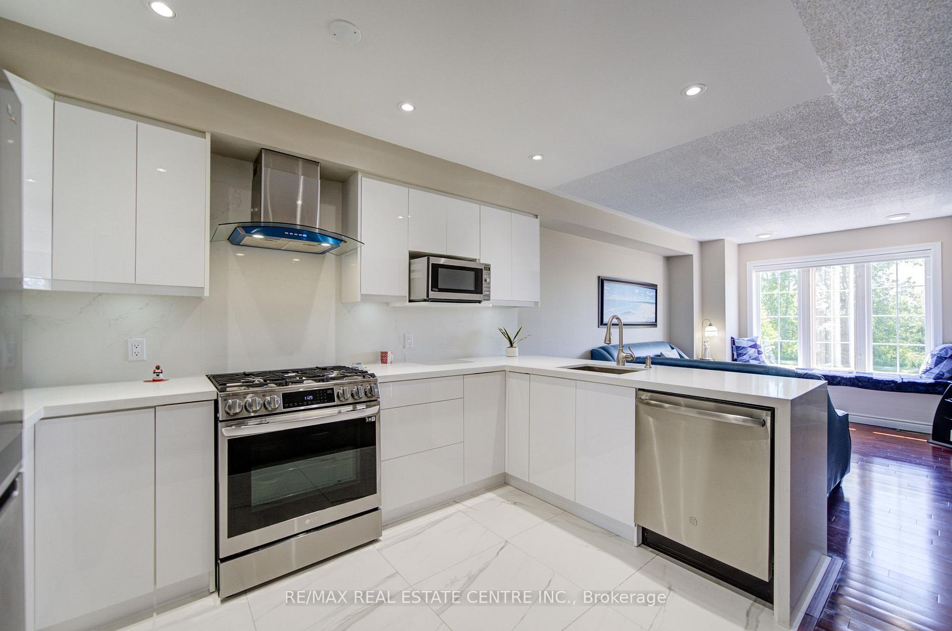 Photo 18 of 22 Lakeridge Drive, Scarborough, Centennial Scarborough — HOMEH