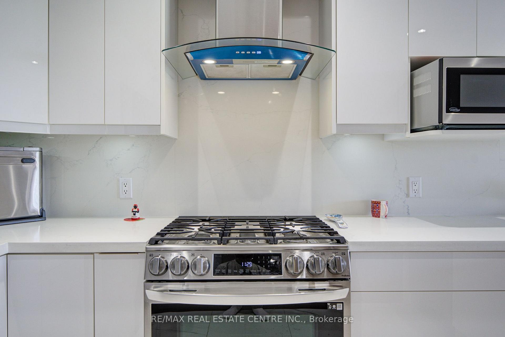 Photo 19 of 22 Lakeridge Drive, Scarborough, Centennial Scarborough — HOMEH