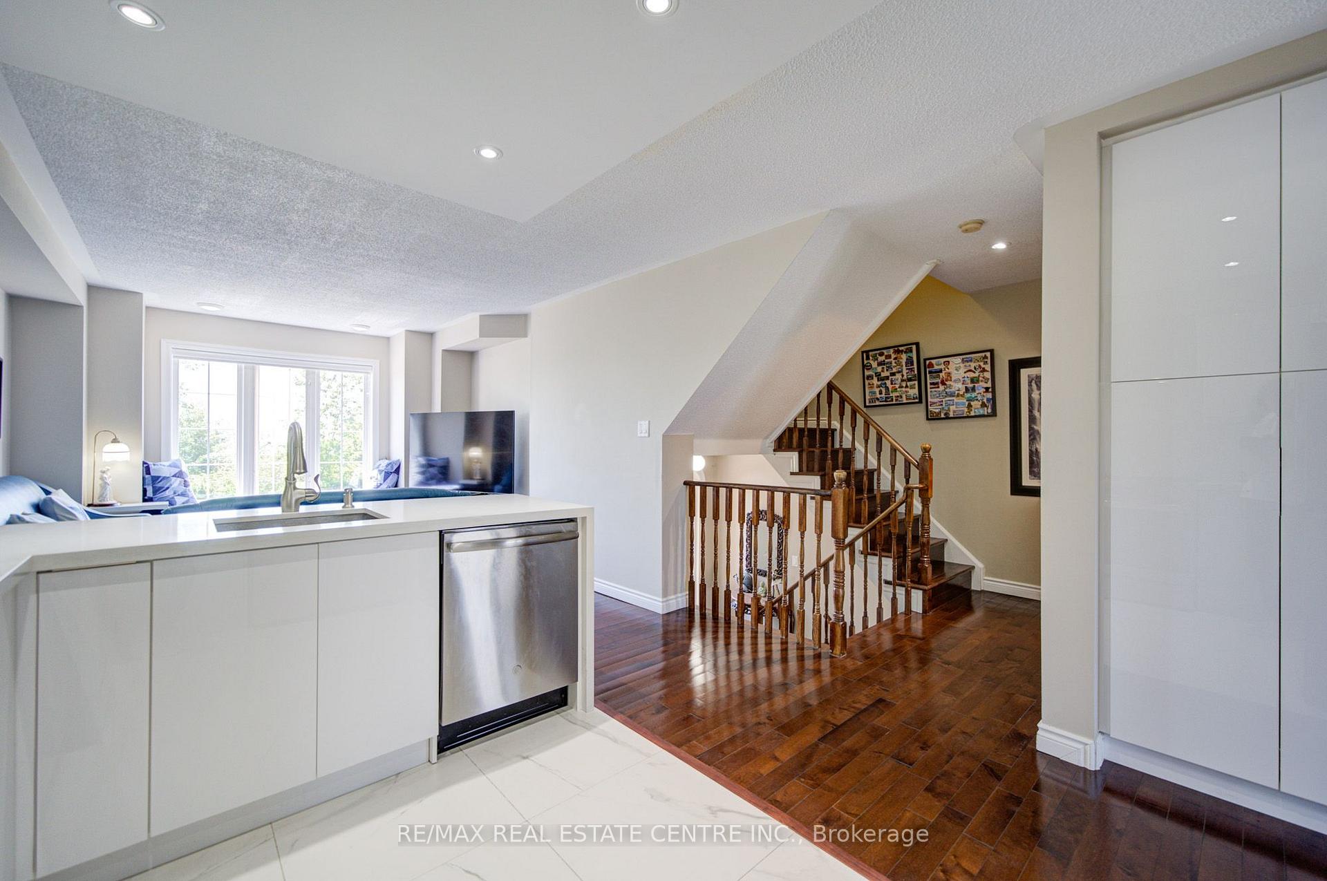 Photo 20 of 22 Lakeridge Drive, Scarborough, Centennial Scarborough — HOMEH