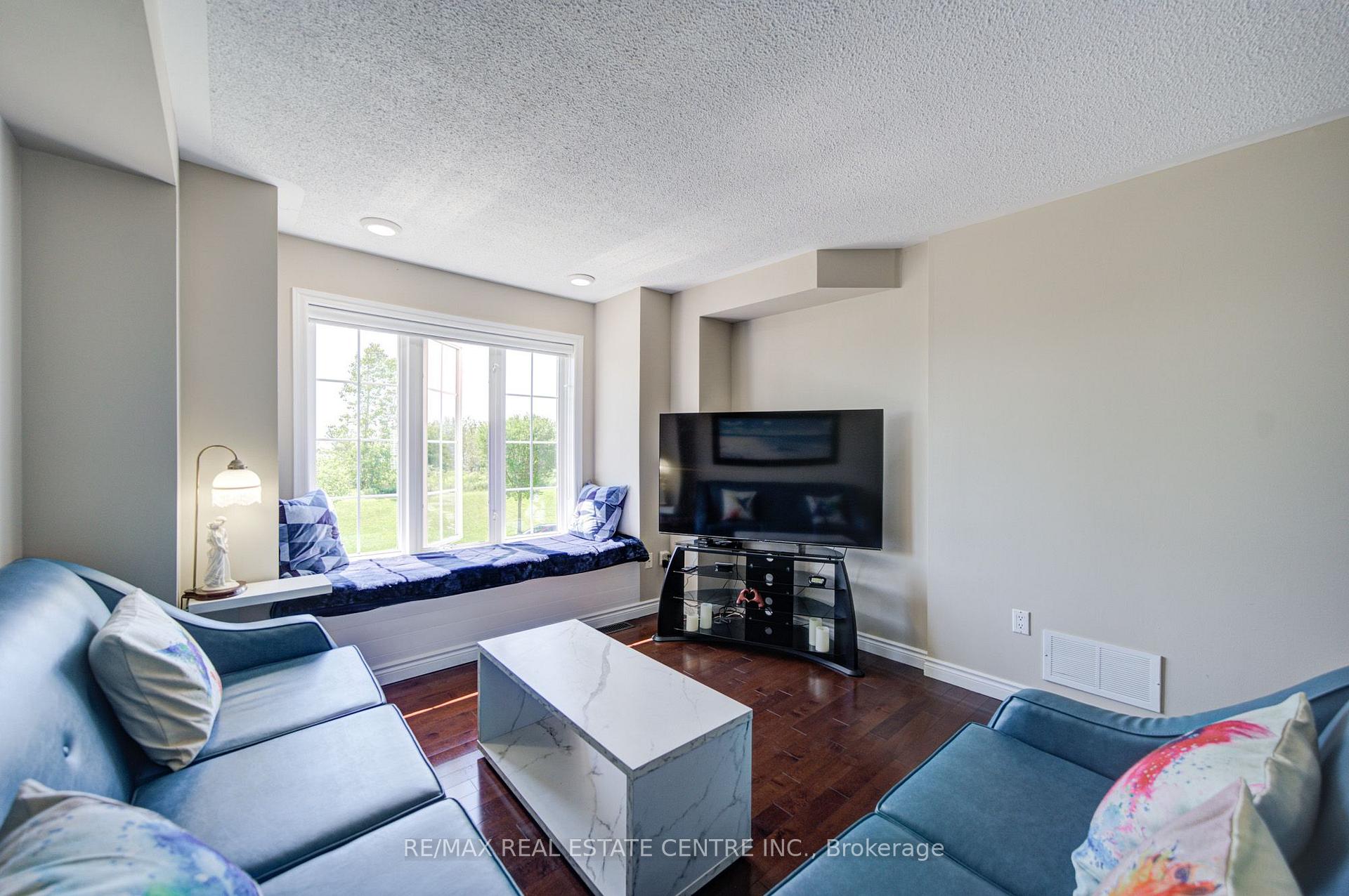 Photo 24 of 22 Lakeridge Drive, Scarborough, Centennial Scarborough — HOMEH