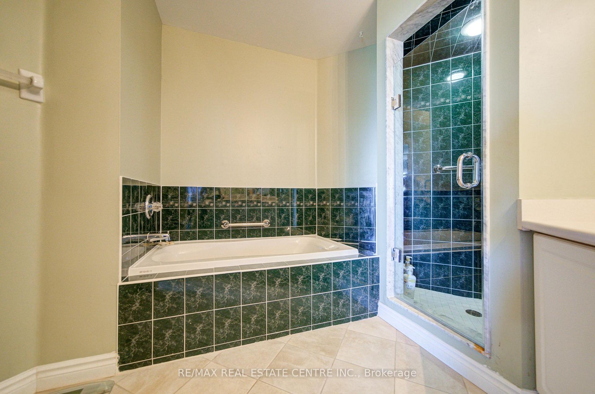 Photo 40 of 22 Lakeridge Drive, Scarborough, Centennial Scarborough — HOMEH