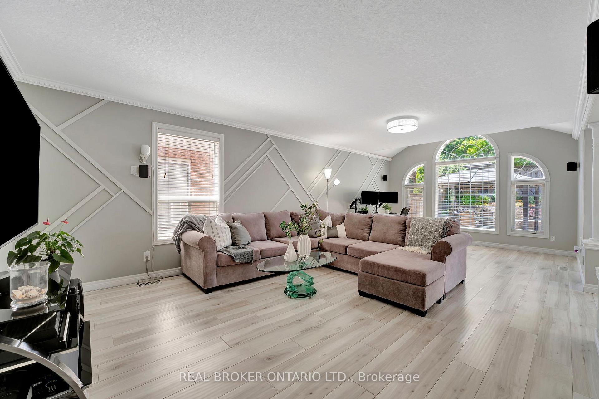 Photo 6 of 35 Dubrick Crescent, Kitchener, Larentian West — HOMEH