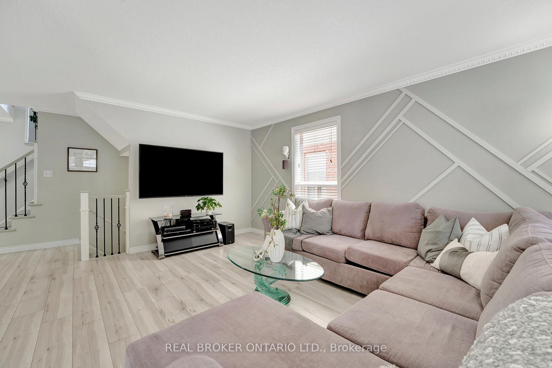 Photo 7 of 35 Dubrick Crescent, Kitchener, Larentian West — HOMEH