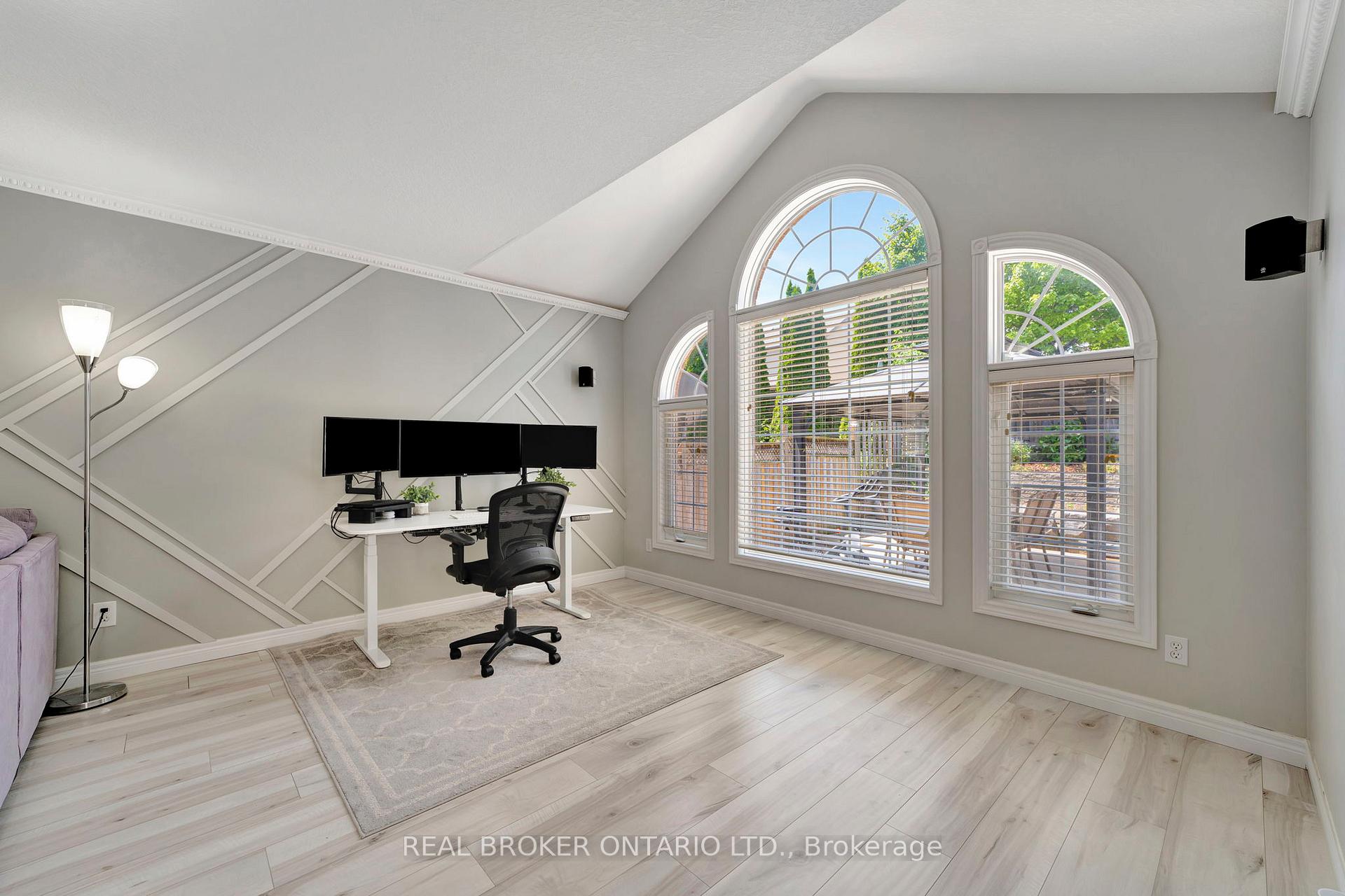 Photo 9 of 35 Dubrick Crescent, Kitchener, Larentian West — HOMEH