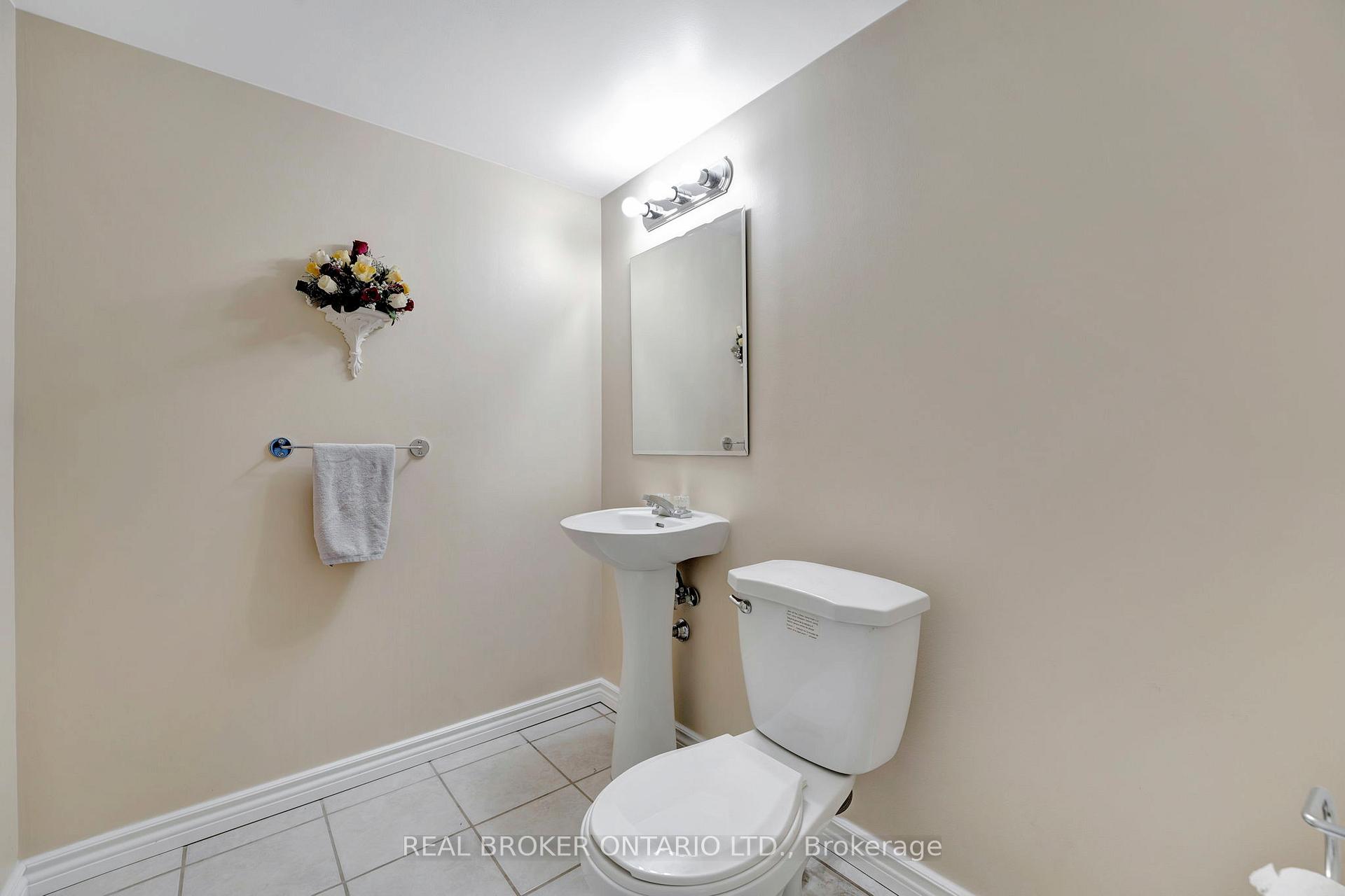 Photo 36 of 35 Dubrick Crescent, Kitchener, Larentian West — HOMEH