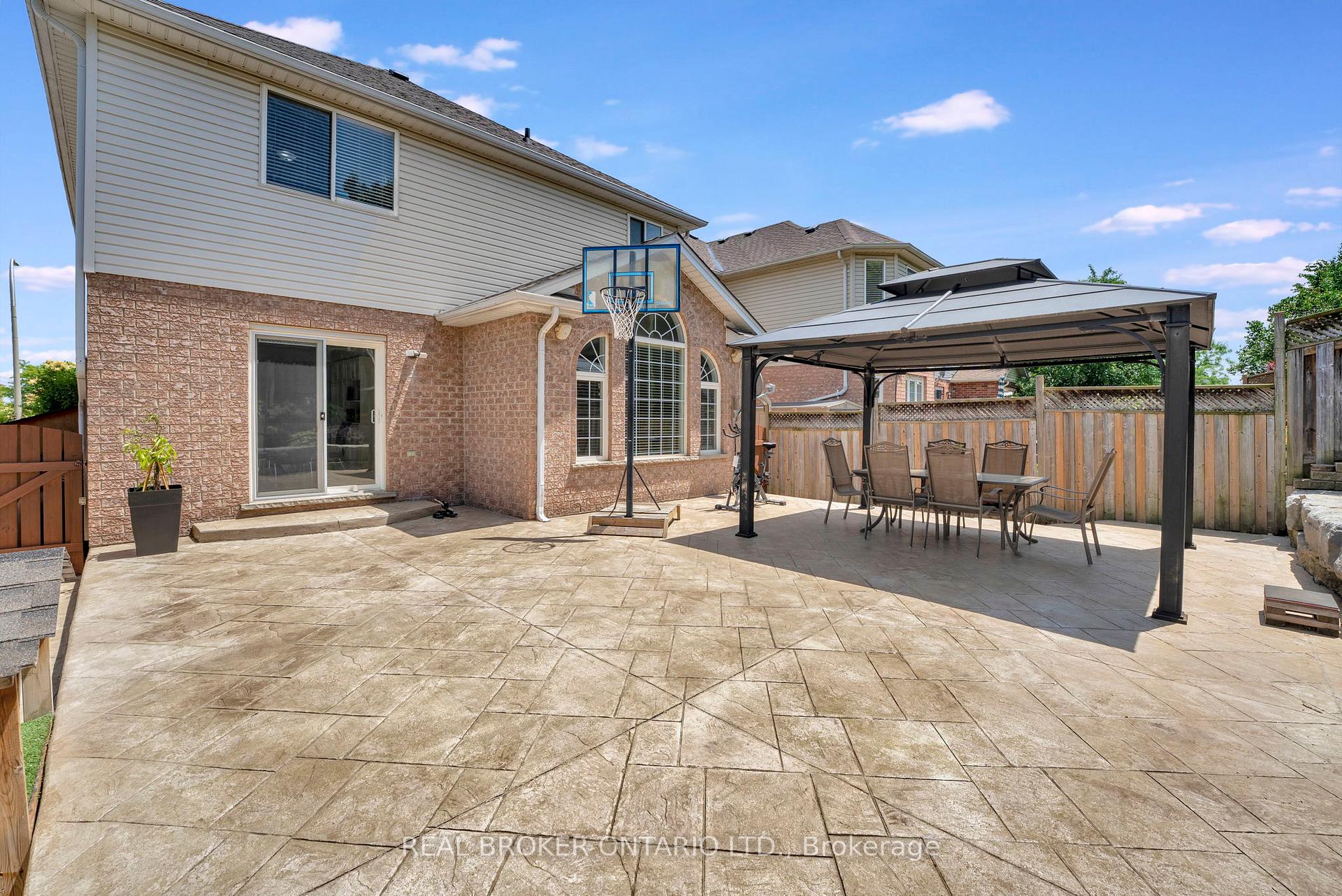Photo 38 of 35 Dubrick Crescent, Kitchener, Larentian West — HOMEH