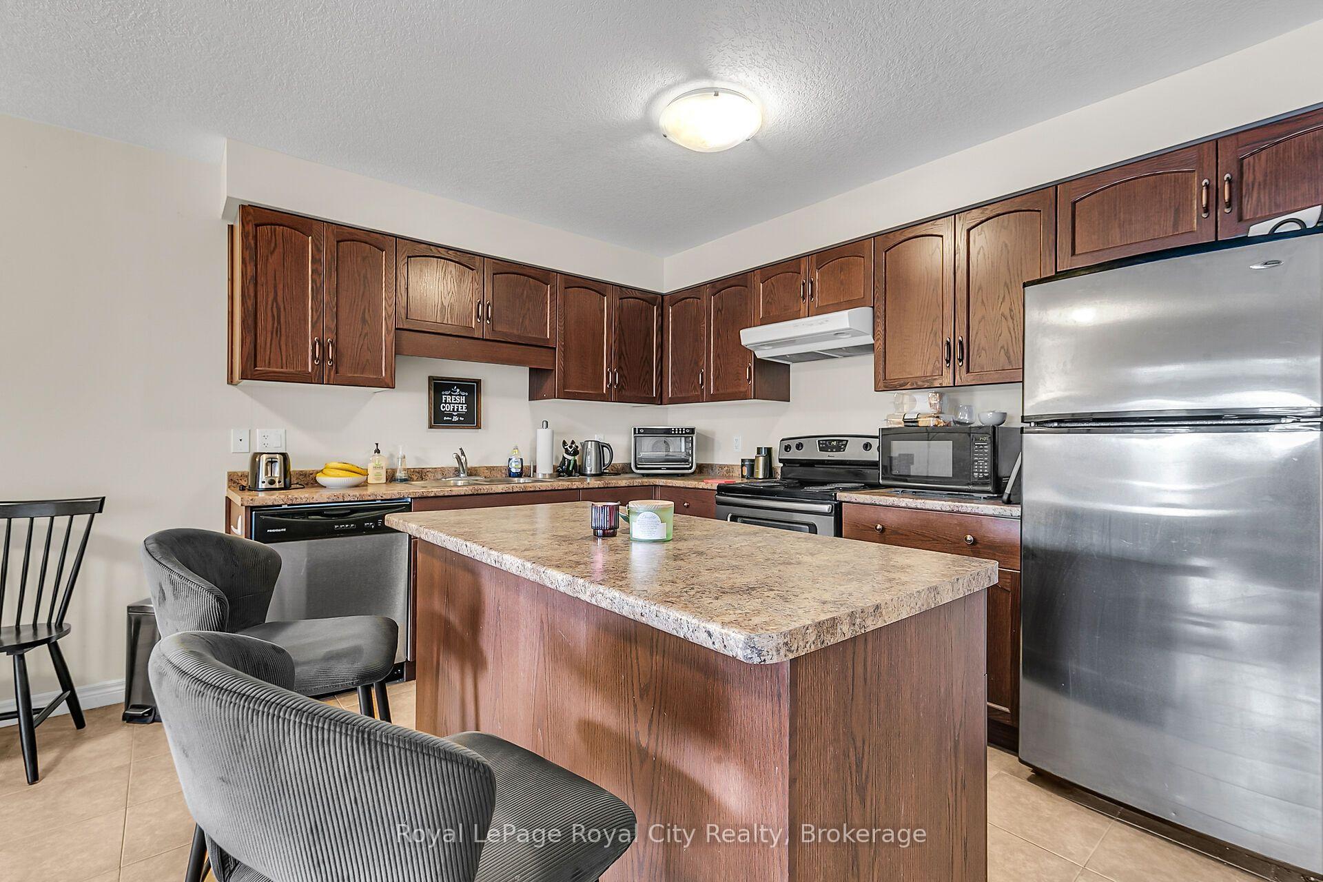 Photo 11 of Unit 9, 355 Macalister Boulevard, Guelph, Kortright East — HOMEH