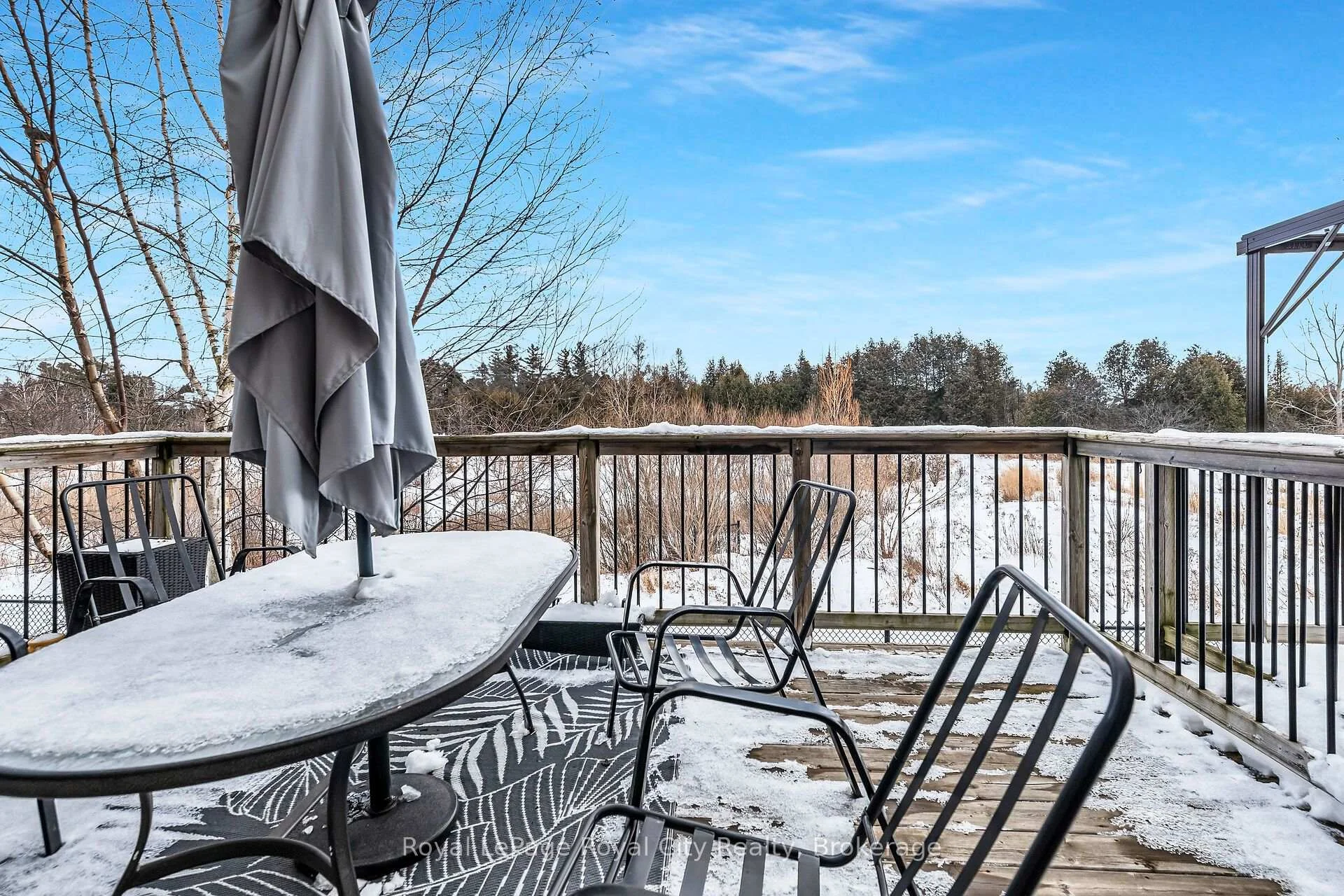 Photo 3 of Unit 9, 355 Macalister Boulevard, Guelph, Kortright East — HOMEH