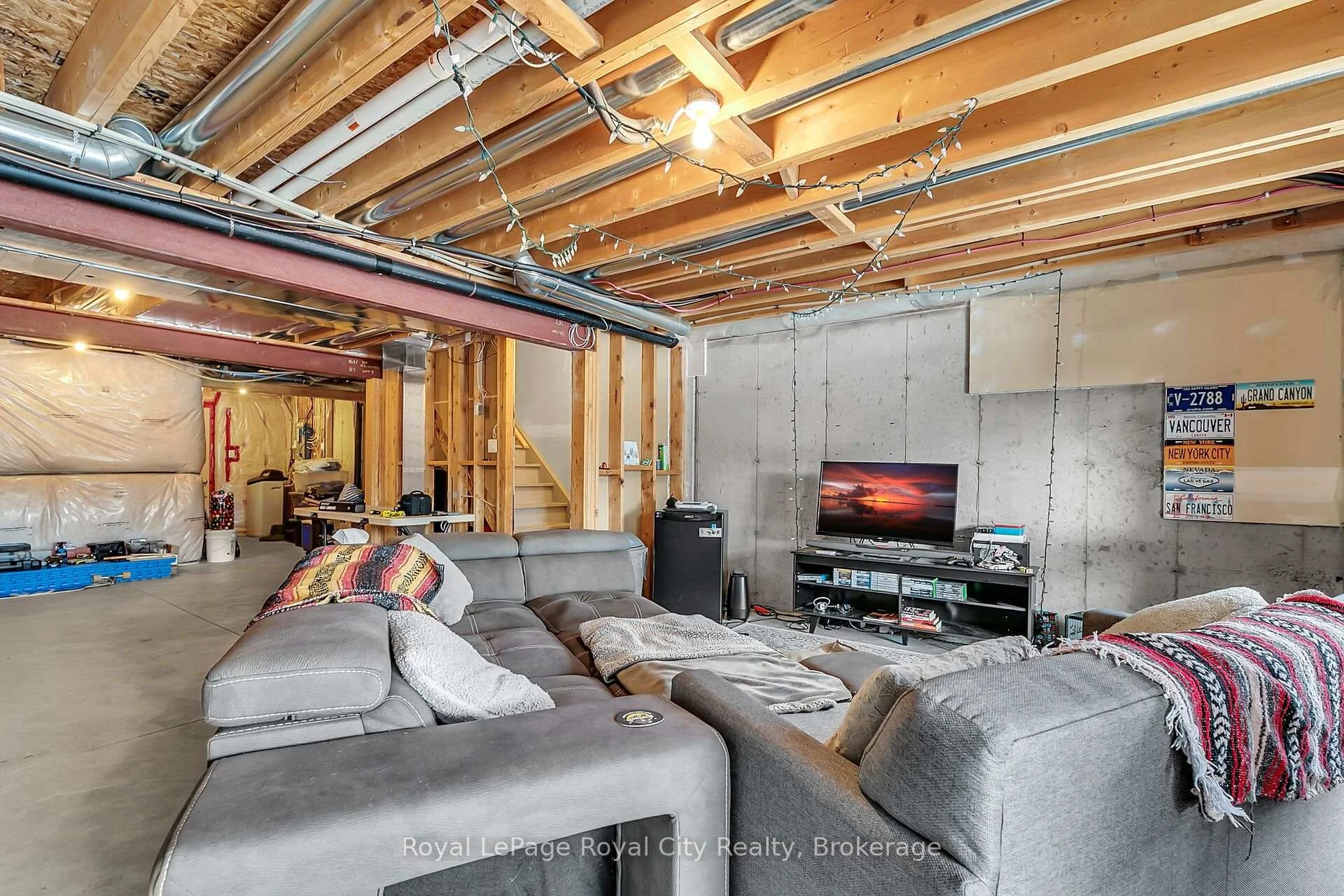 Photo 4 of Unit 9, 355 Macalister Boulevard, Guelph, Kortright East — HOMEH