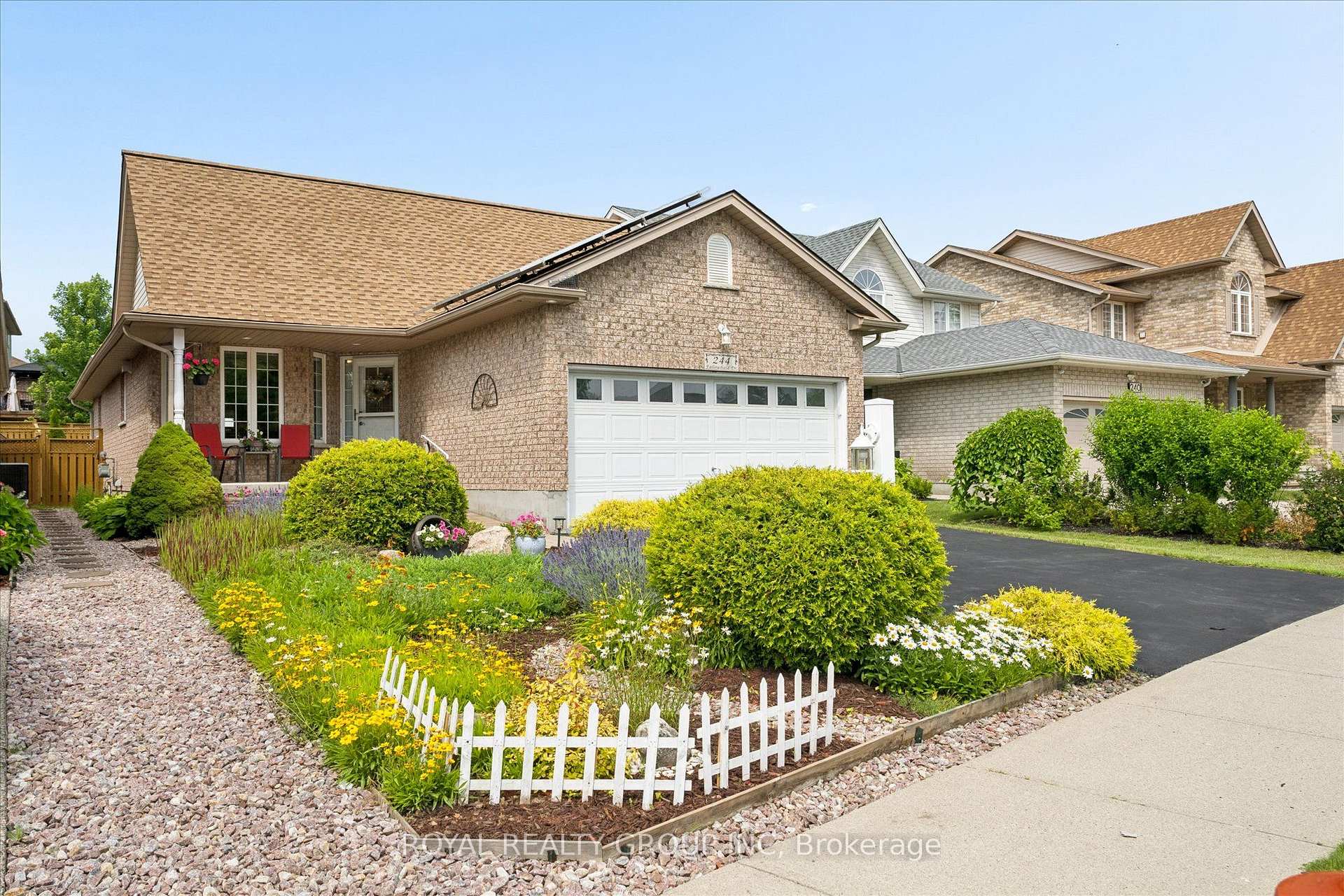 Photo 8 of 244 Fallowfield Drive, Kitchener, Country Hills East — HOMEH