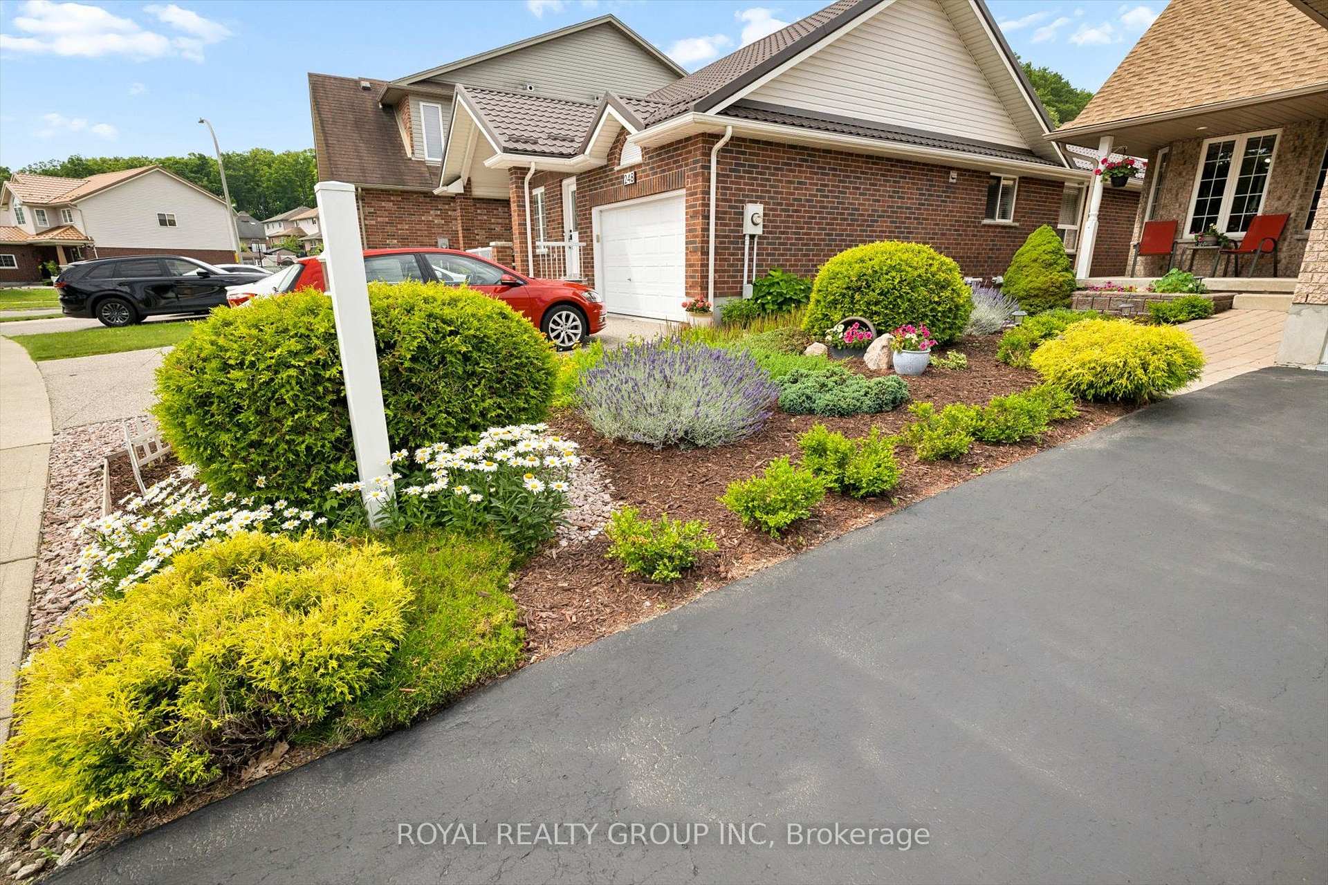 Photo 9 of 244 Fallowfield Drive, Kitchener, Country Hills East — HOMEH