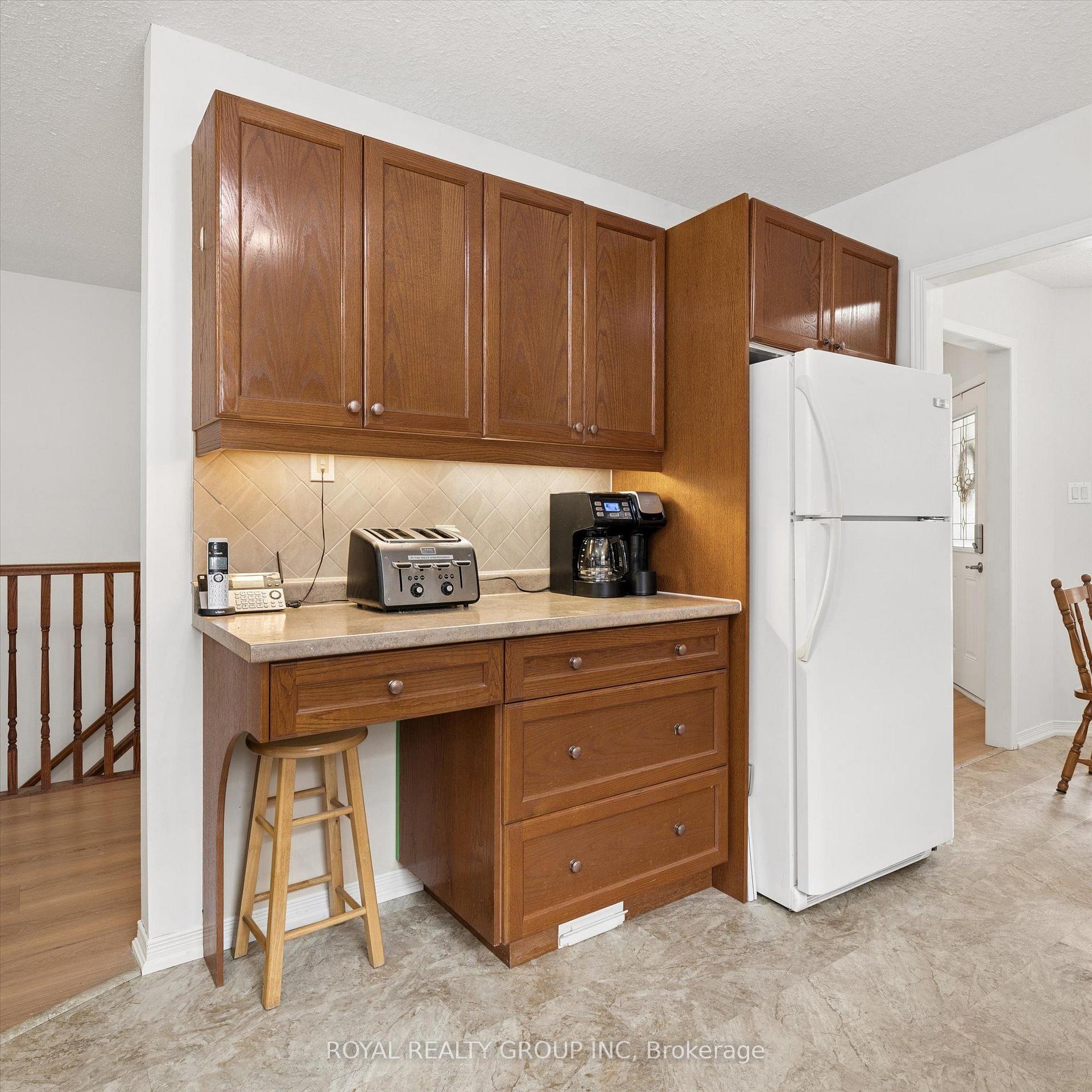 Photo 14 of 244 Fallowfield Drive, Kitchener, Country Hills East — HOMEH
