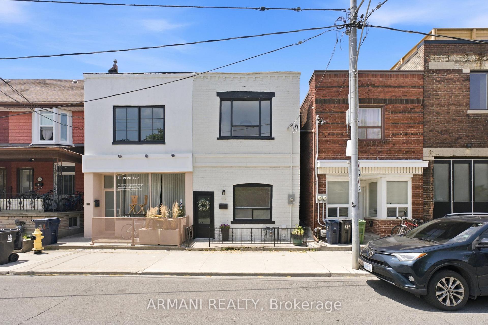 Front of 918 Ossington Avenue