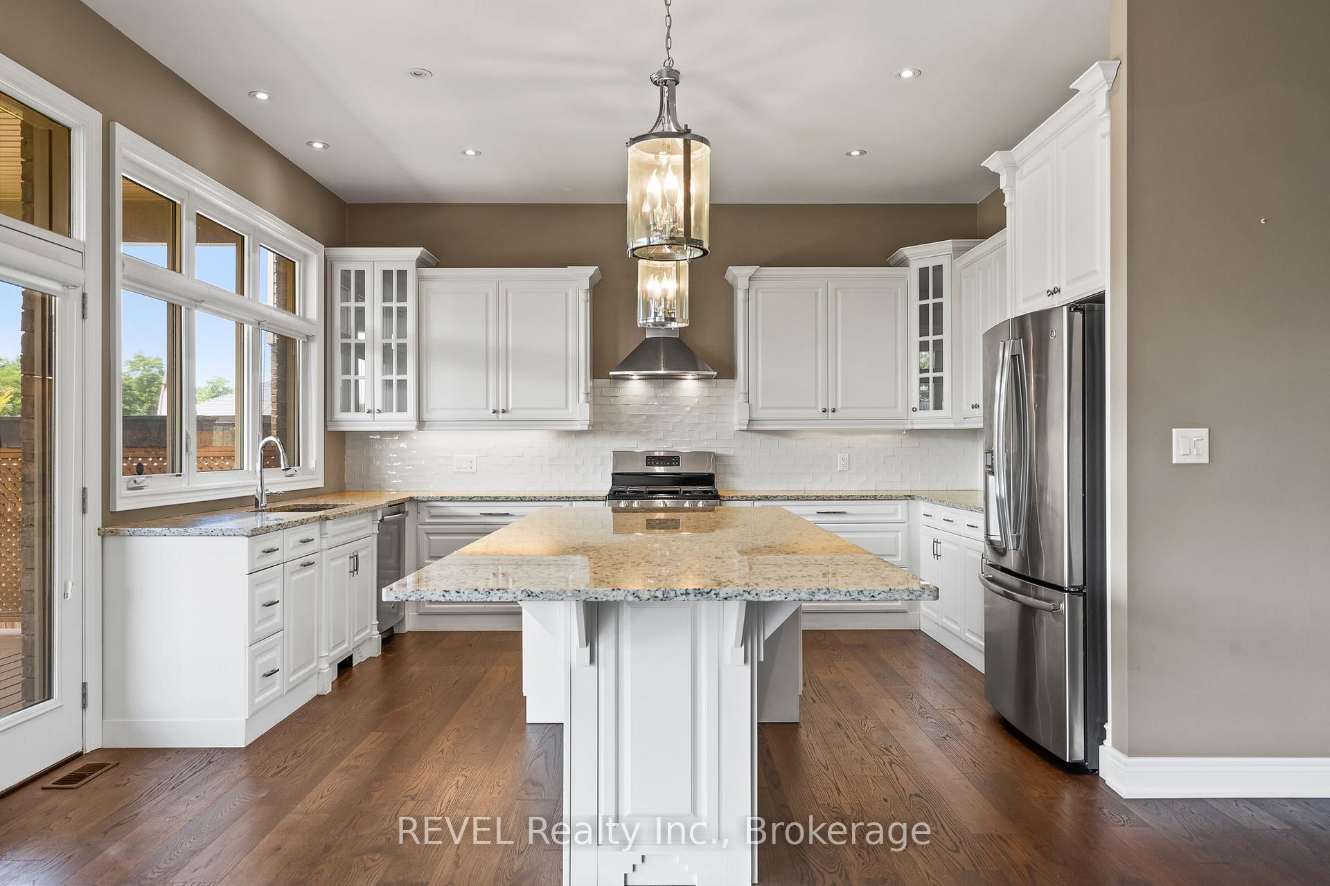 Photo 11 of 9208 Hendershot Boulevard, Niagara Falls, Forestview — HOMEH