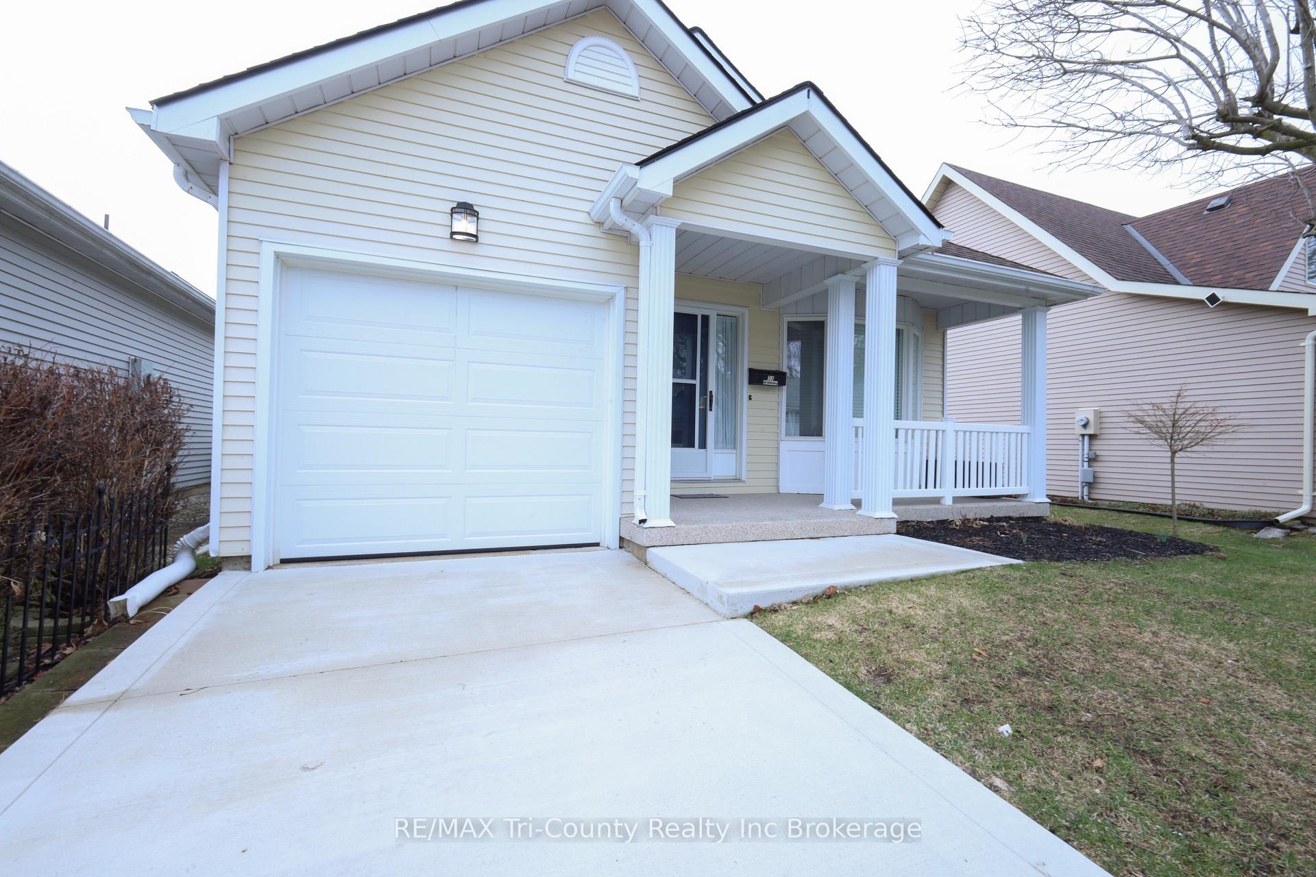 Photo 2 of 33 Wilkins Crescent, Tillsonburg — HOMEH
