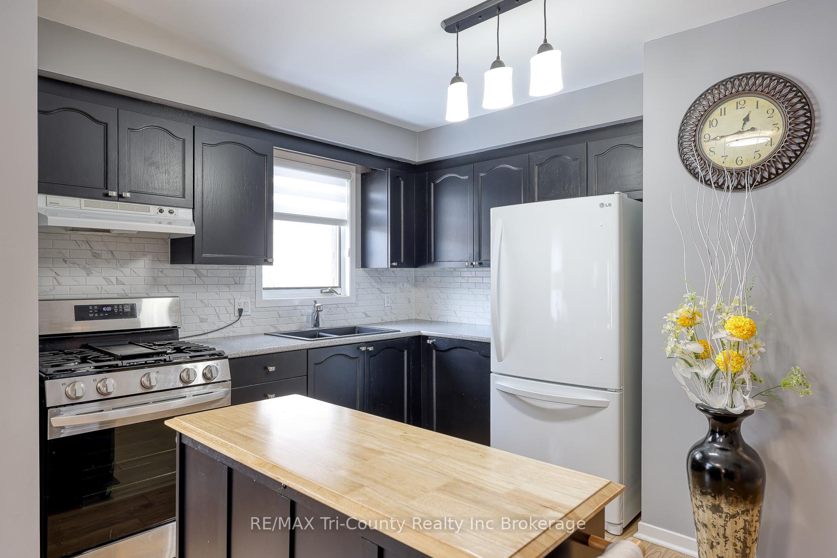 Photo 6 of 33 Wilkins Crescent, Tillsonburg — HOMEH