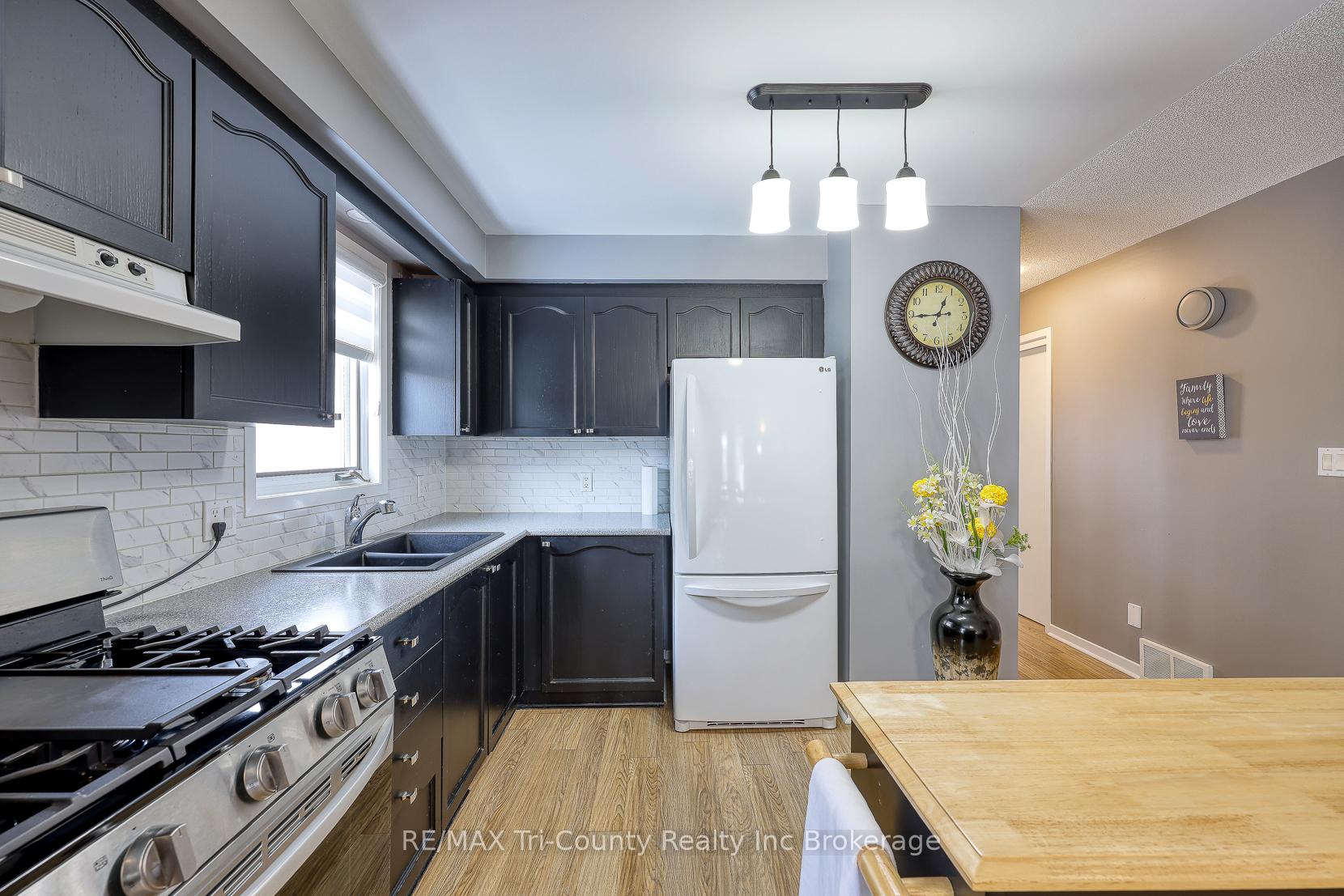 Photo 7 of 33 Wilkins Crescent, Tillsonburg — HOMEH