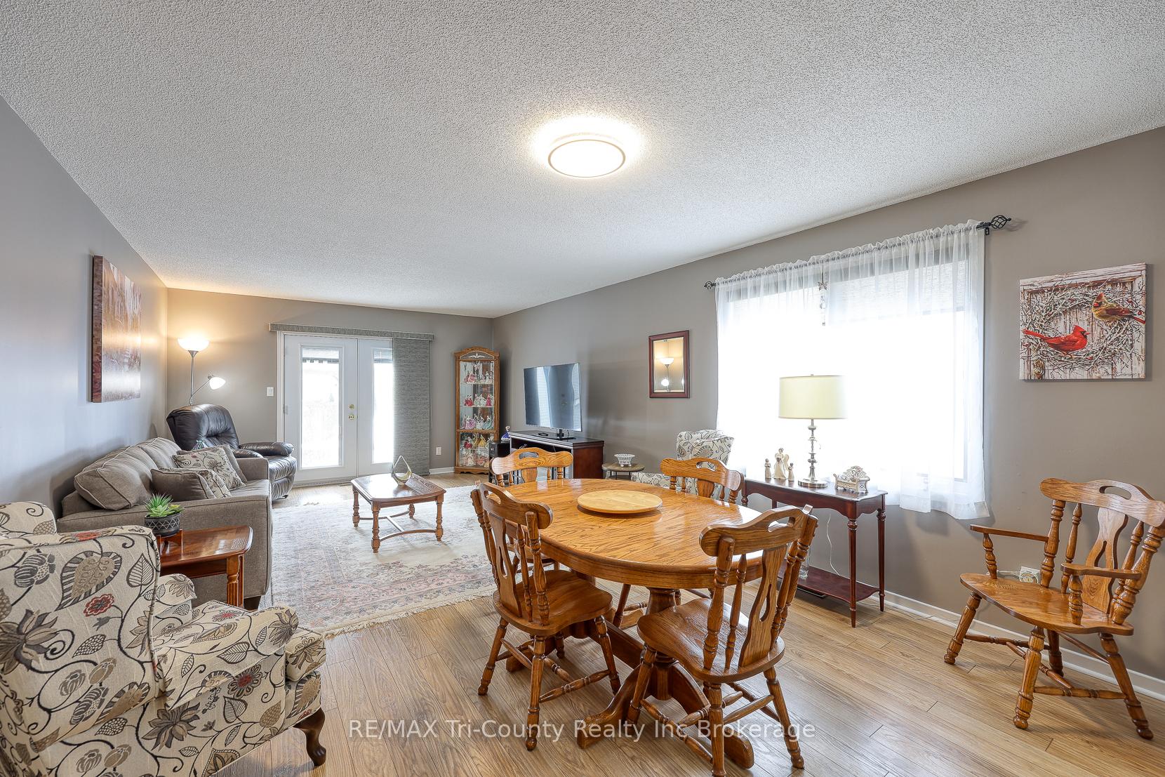 Photo 9 of 33 Wilkins Crescent, Tillsonburg — HOMEH